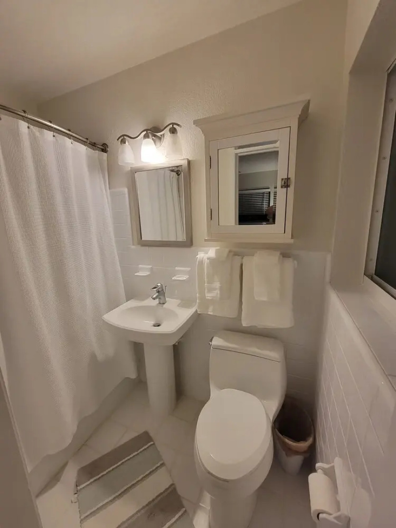 Shangri-la 3 Bedroom Home by RedAwning