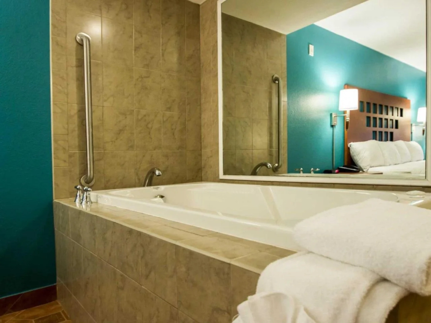 Rodeway Inn & Suites Fort Lauderdale Airport / Cruise Port