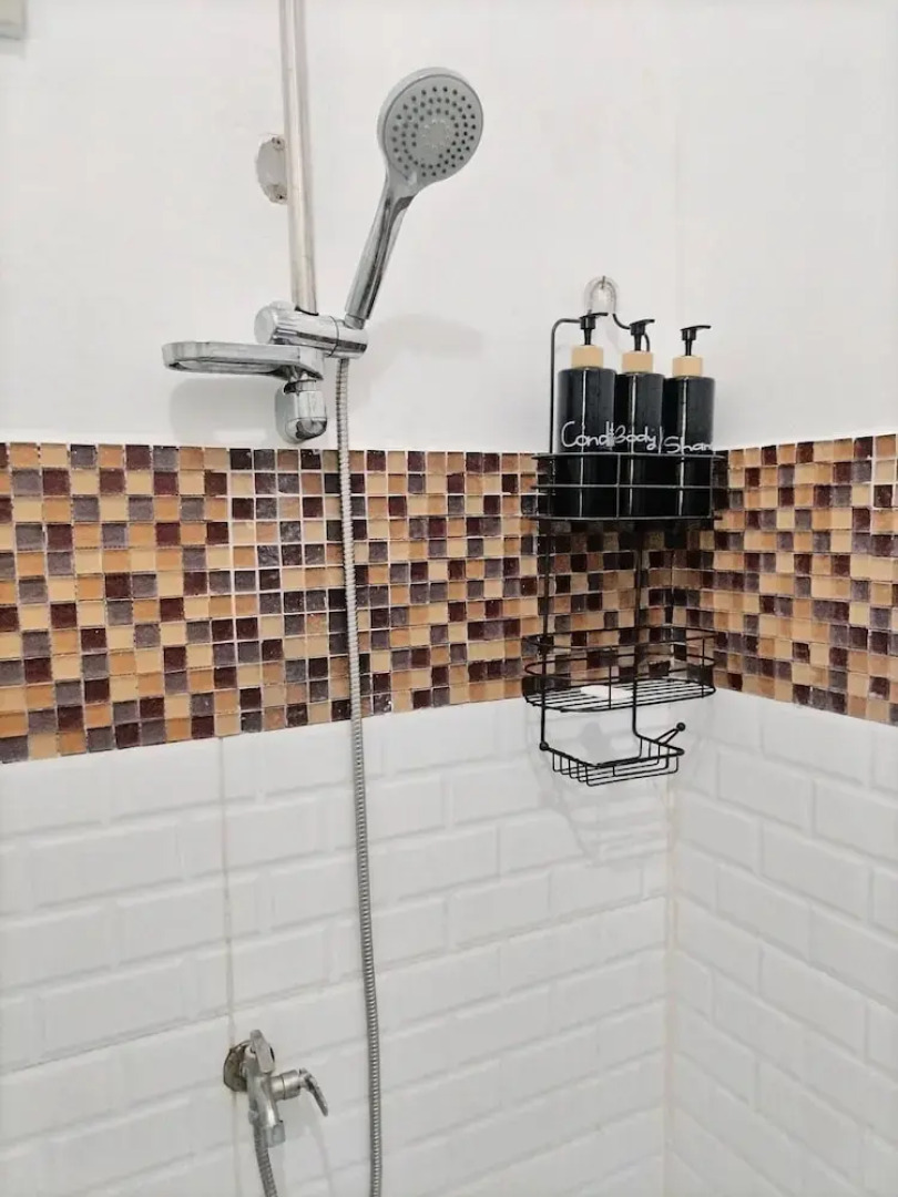 Siquijor Overlooking House 100 Meters Before Cambugahay Falls