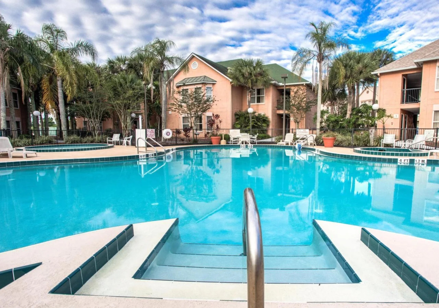 The Palms Hotel & Villas