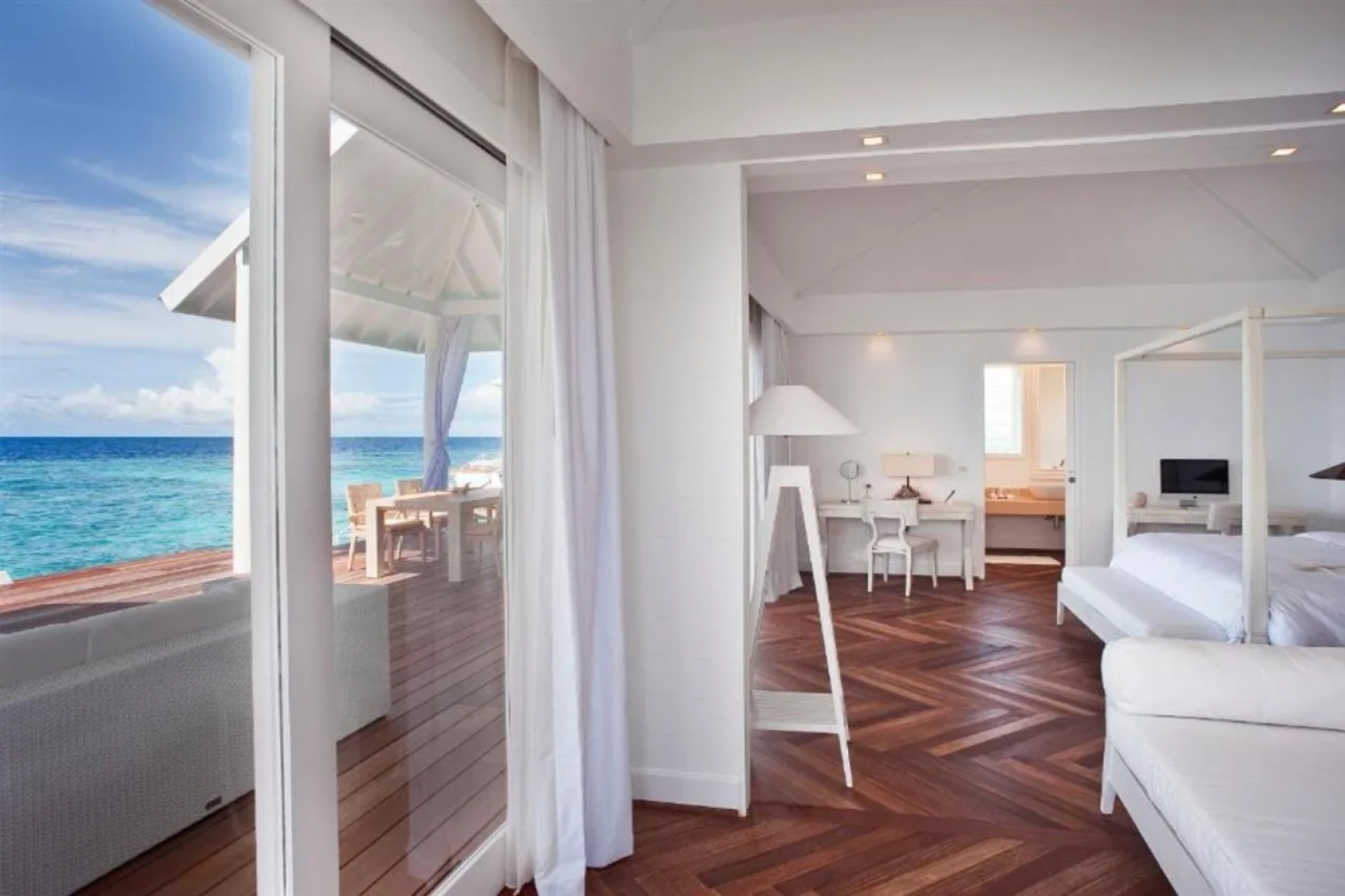 Diamonds Thudufushi Maldives Resort & Spa