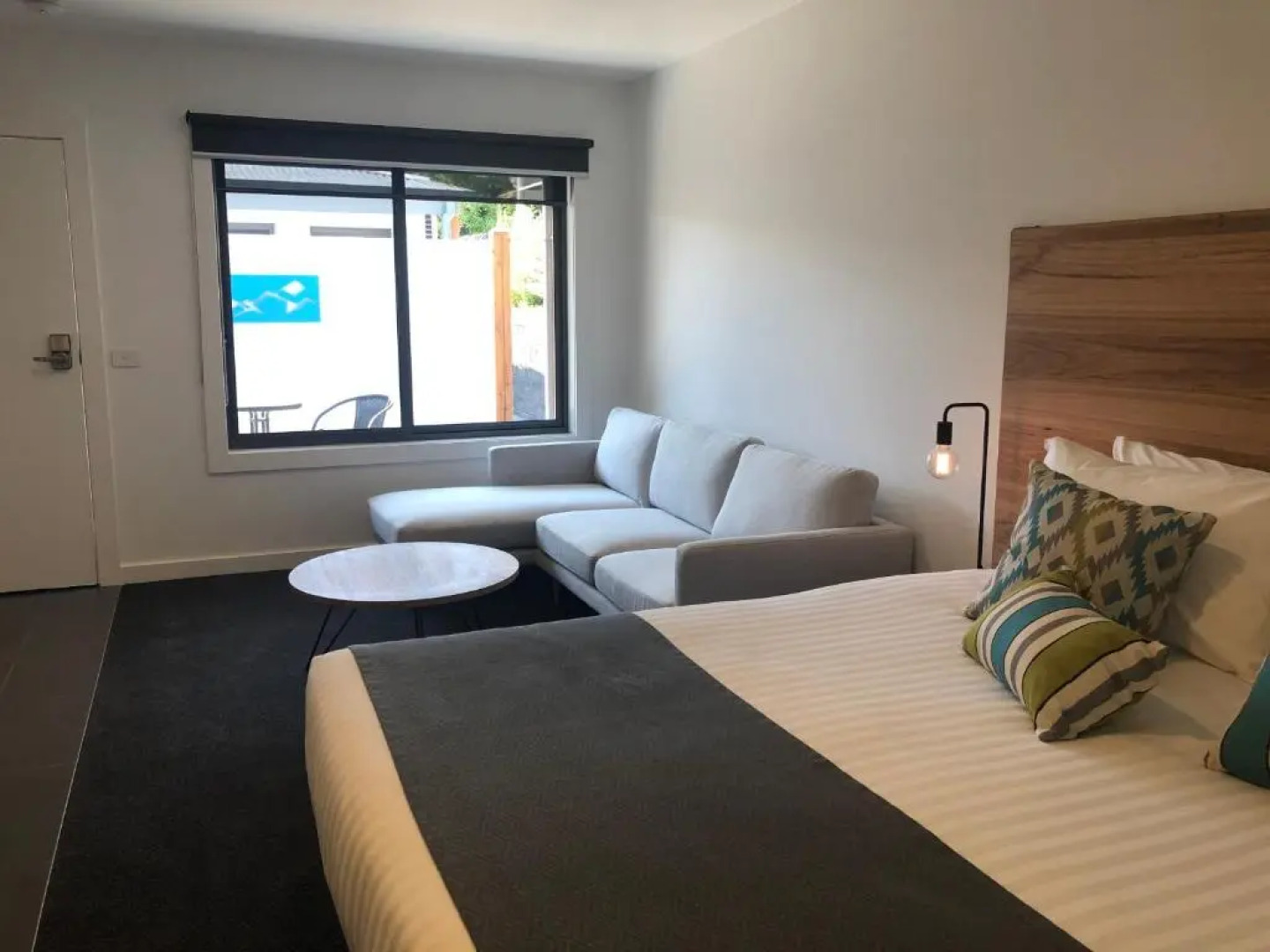 Bright Colonial Motel