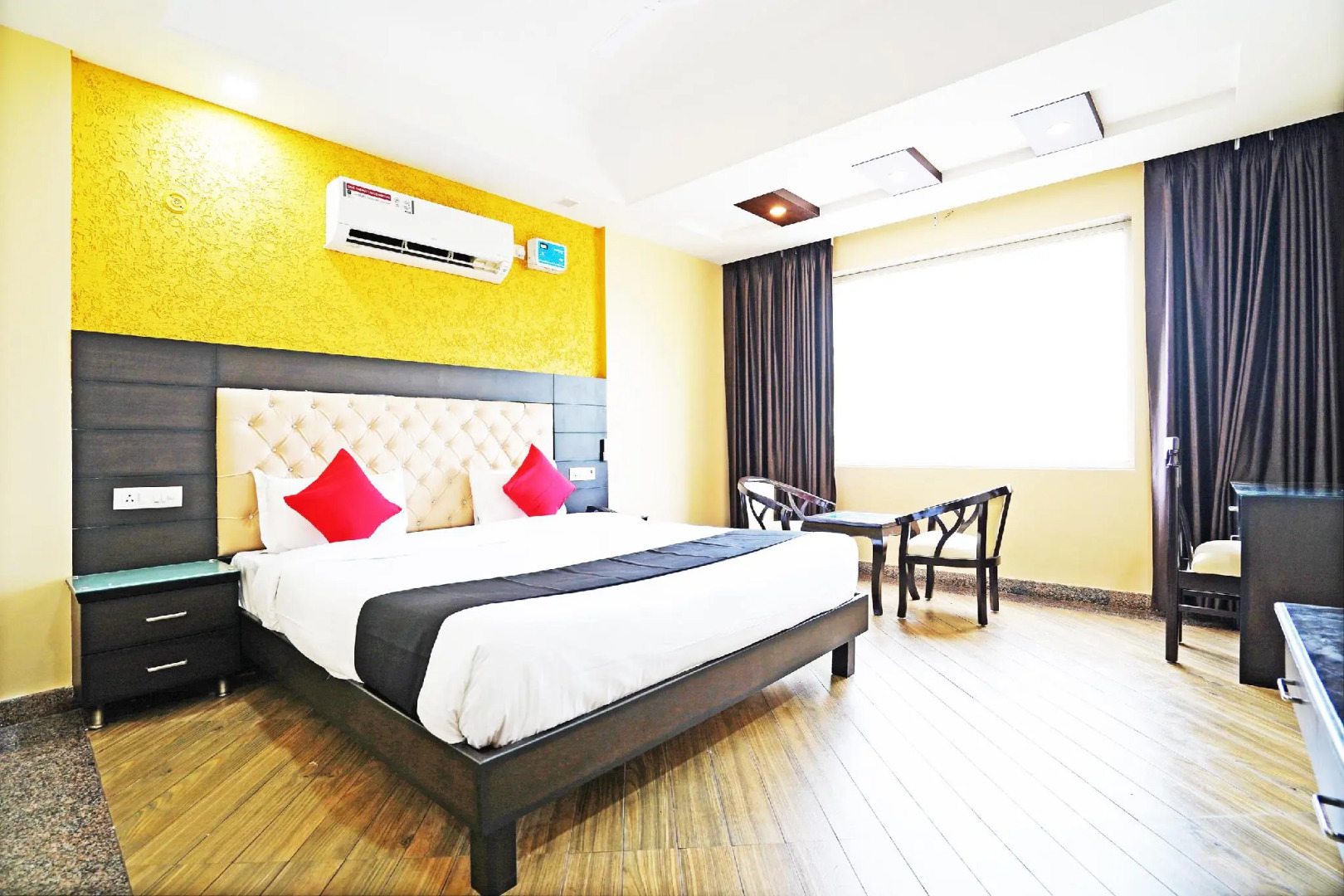 Capital O 49078 Hotel Chinar