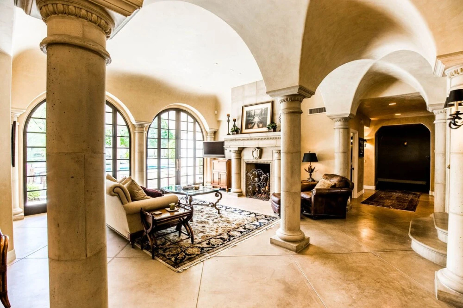 Catalina by Avantstay | Private Grand Estate - Backyard & Pool