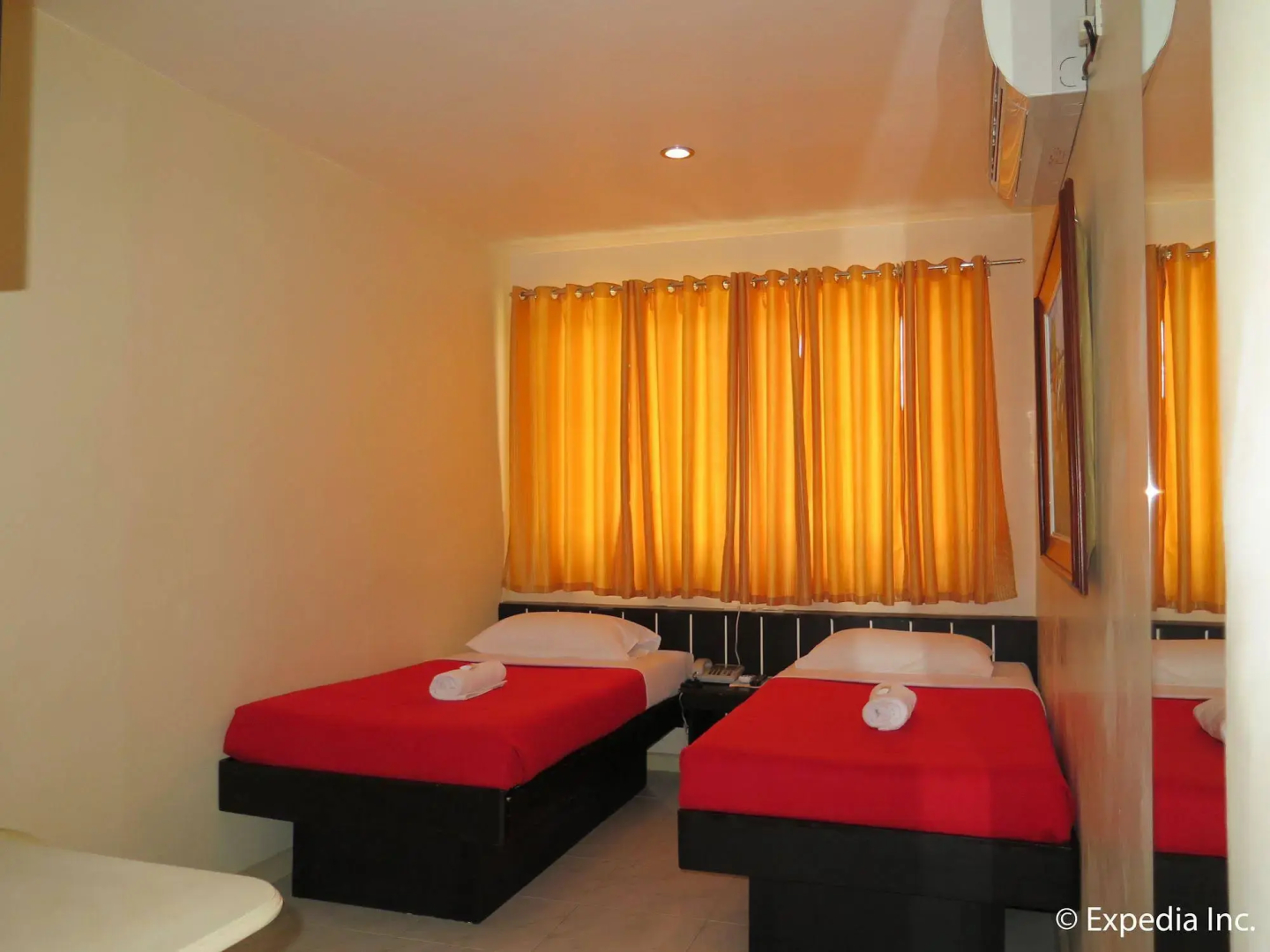 Royale House Hotel Davao powered by Cocotel