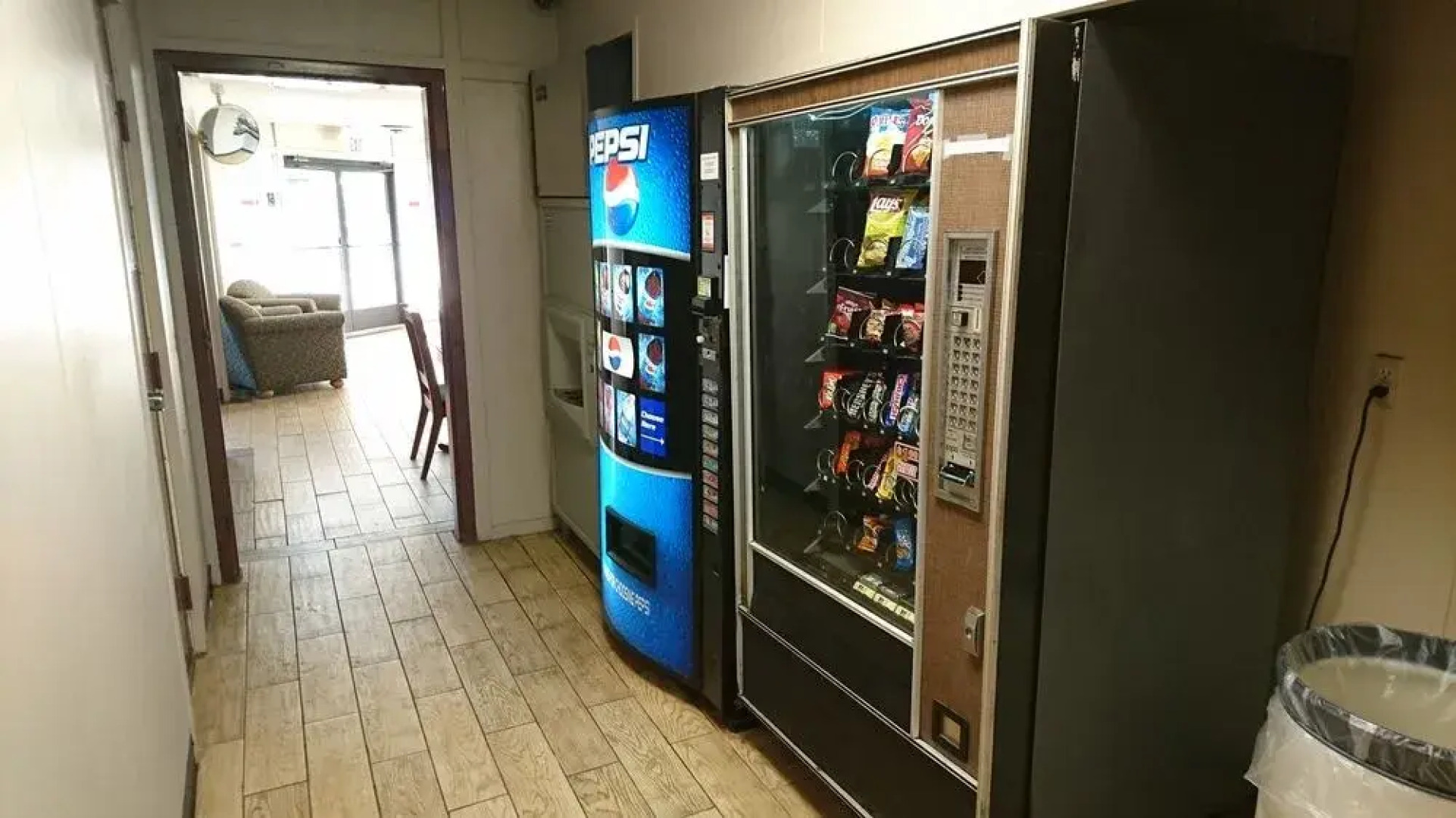 Super 8 Flint/Burton Area