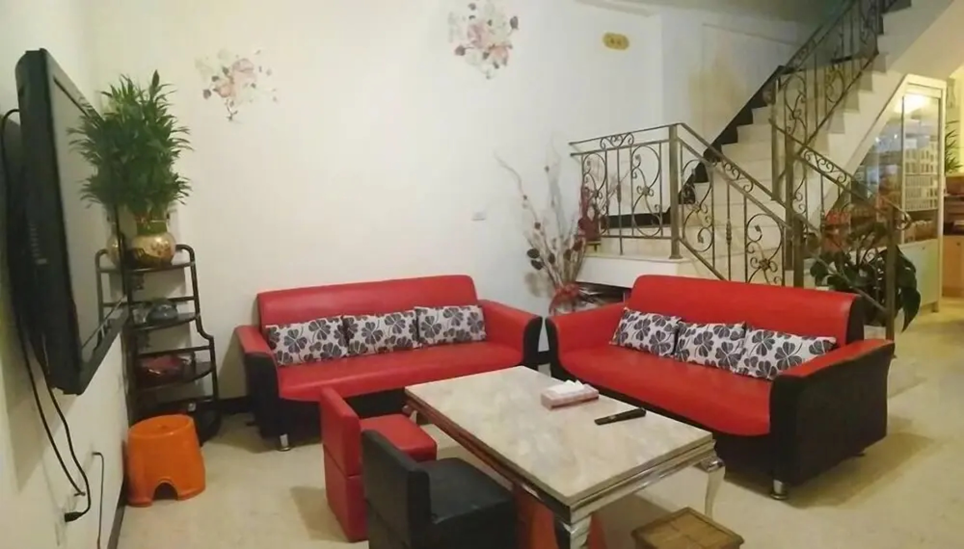 Earl Holiday House