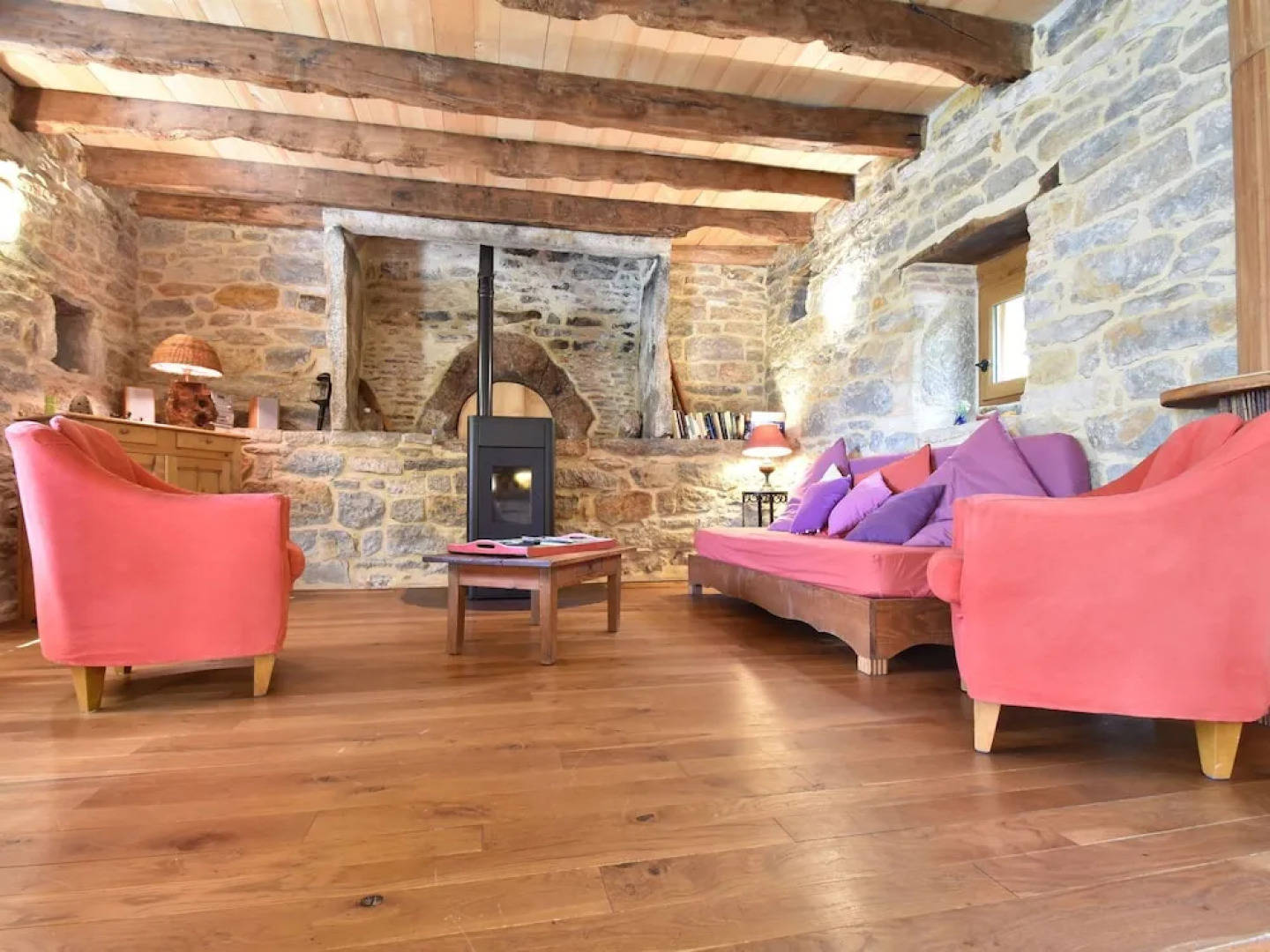 Spacious Holiday Home in Alvignac with Swimming Pool