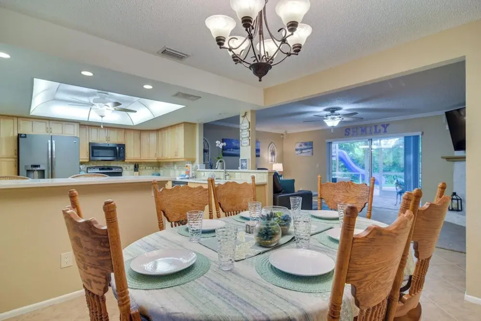 Private Pool, Slide & Treehouse: Largo Retreat