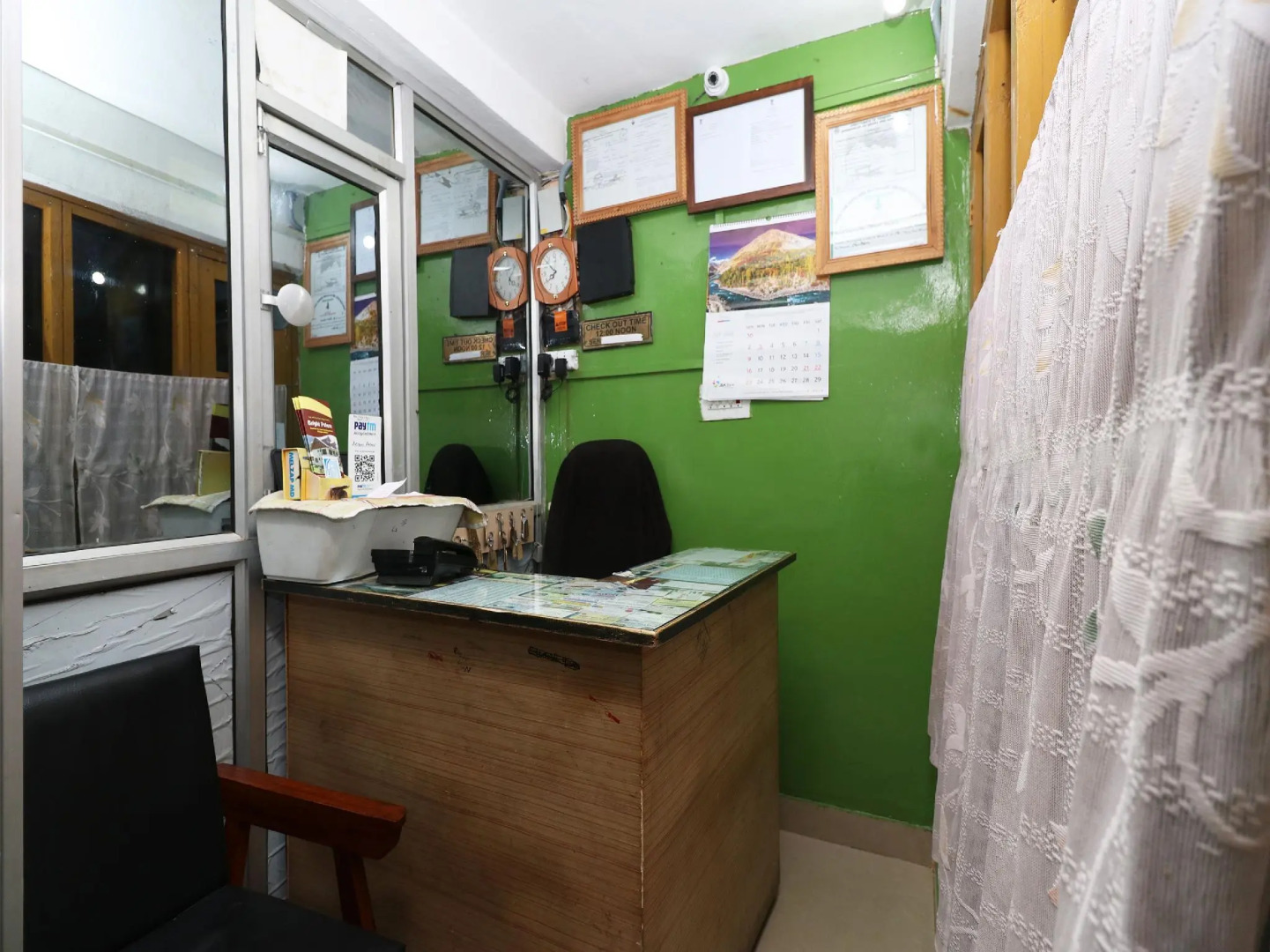 OYO 18990 Hotel Bright Palace