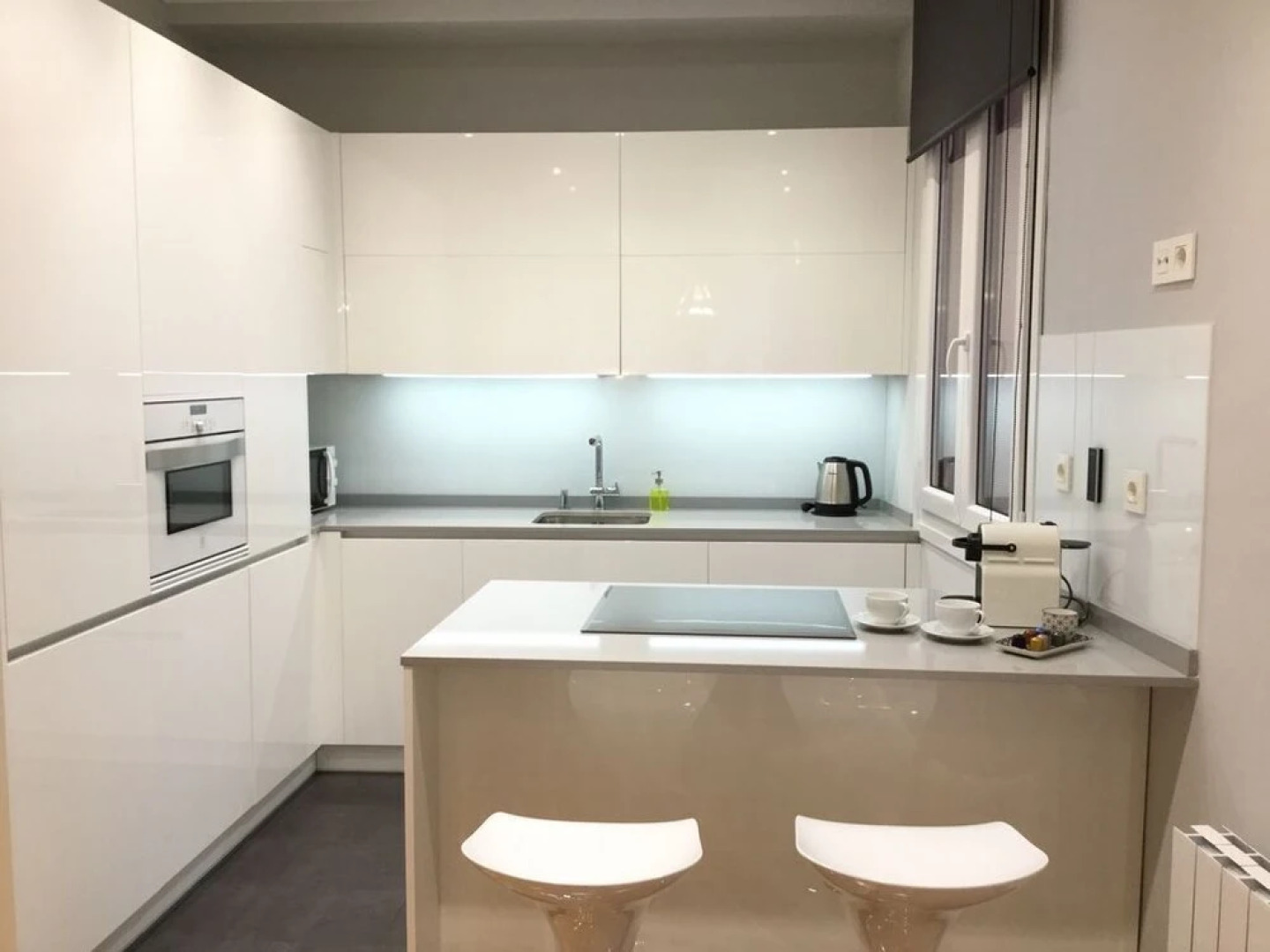 Downtown by Forever Rentals Superior Apartment With 2 Bedrooms. Parking and Wifi