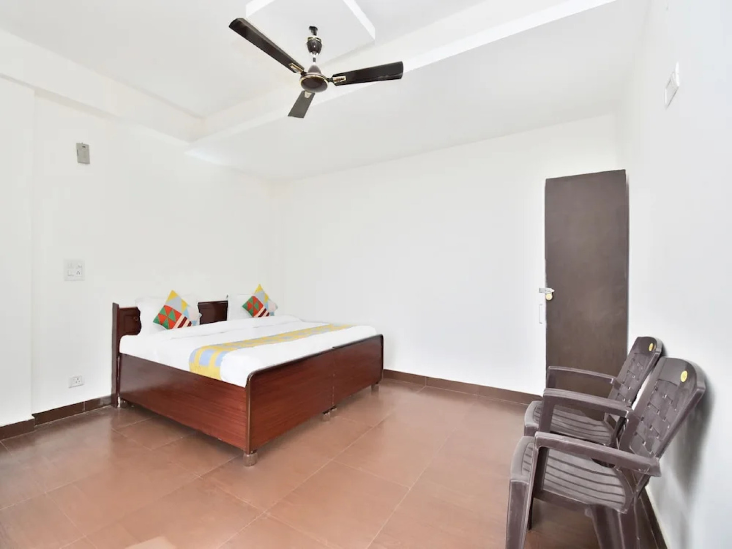 OYO 13878 Home Spacious 3BHK Kumarhatti