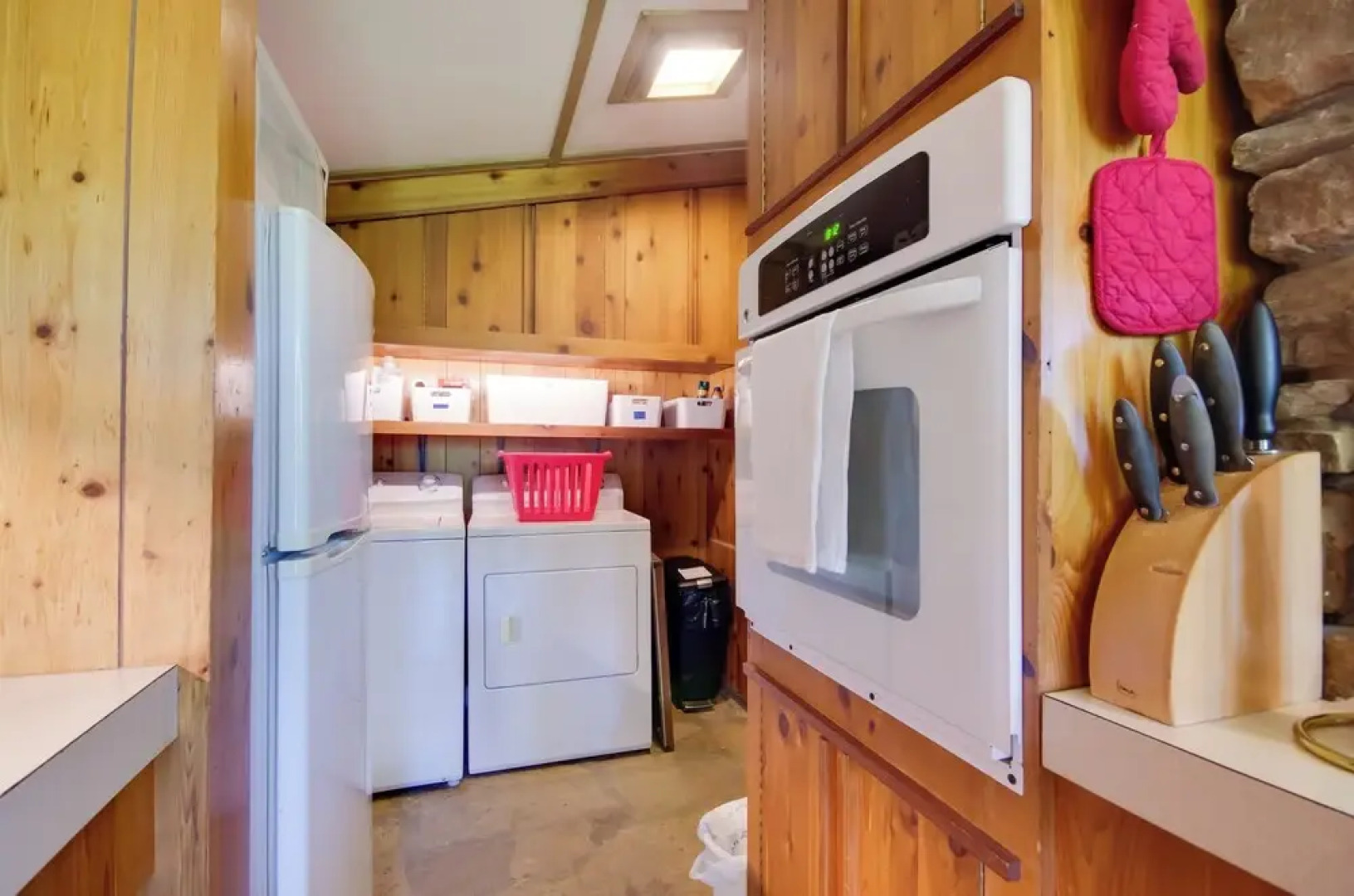 Tranquil Mid-century Modern Cottage w/ Forest View