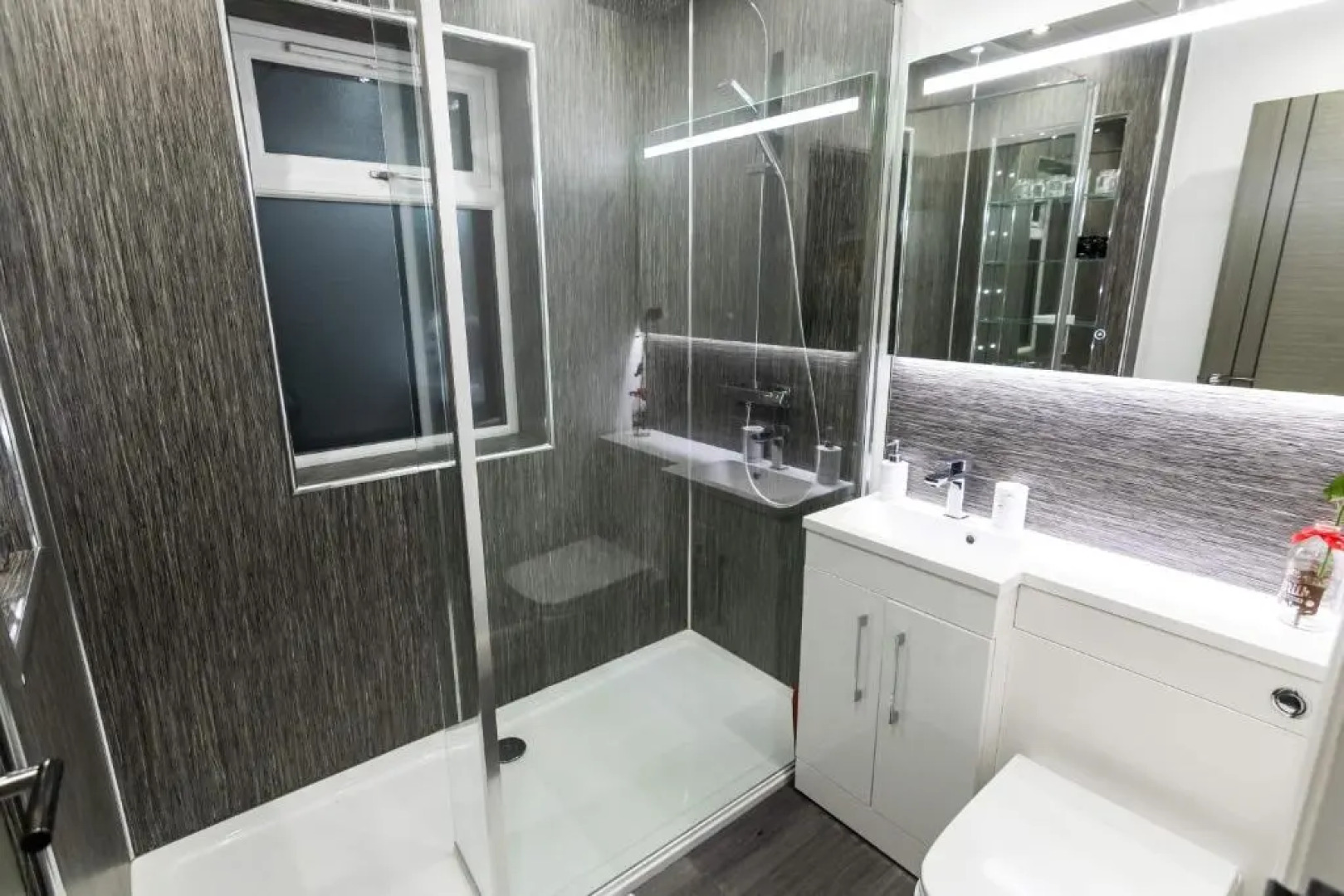 Stunningly Refurbished 1 bed Home on the N/e Coast