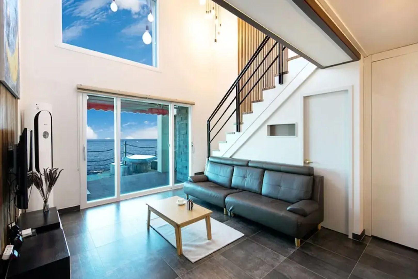 Pohang Couple Stone Pension