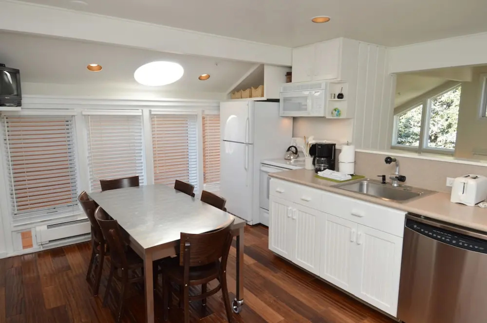 Old Hundred by Frias Properties