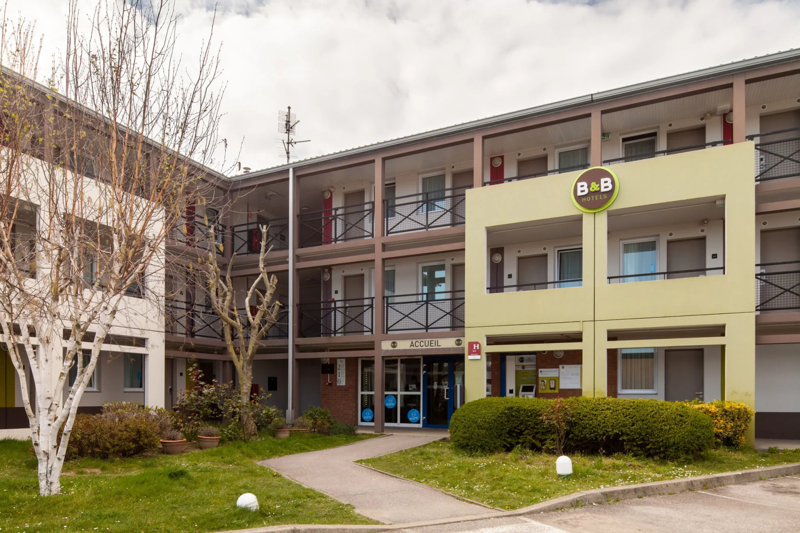 B&B HOTEL Calais Coquelles Tunnel sous la Manche