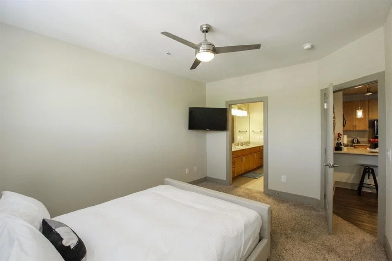 Music City by Nashville Vacations