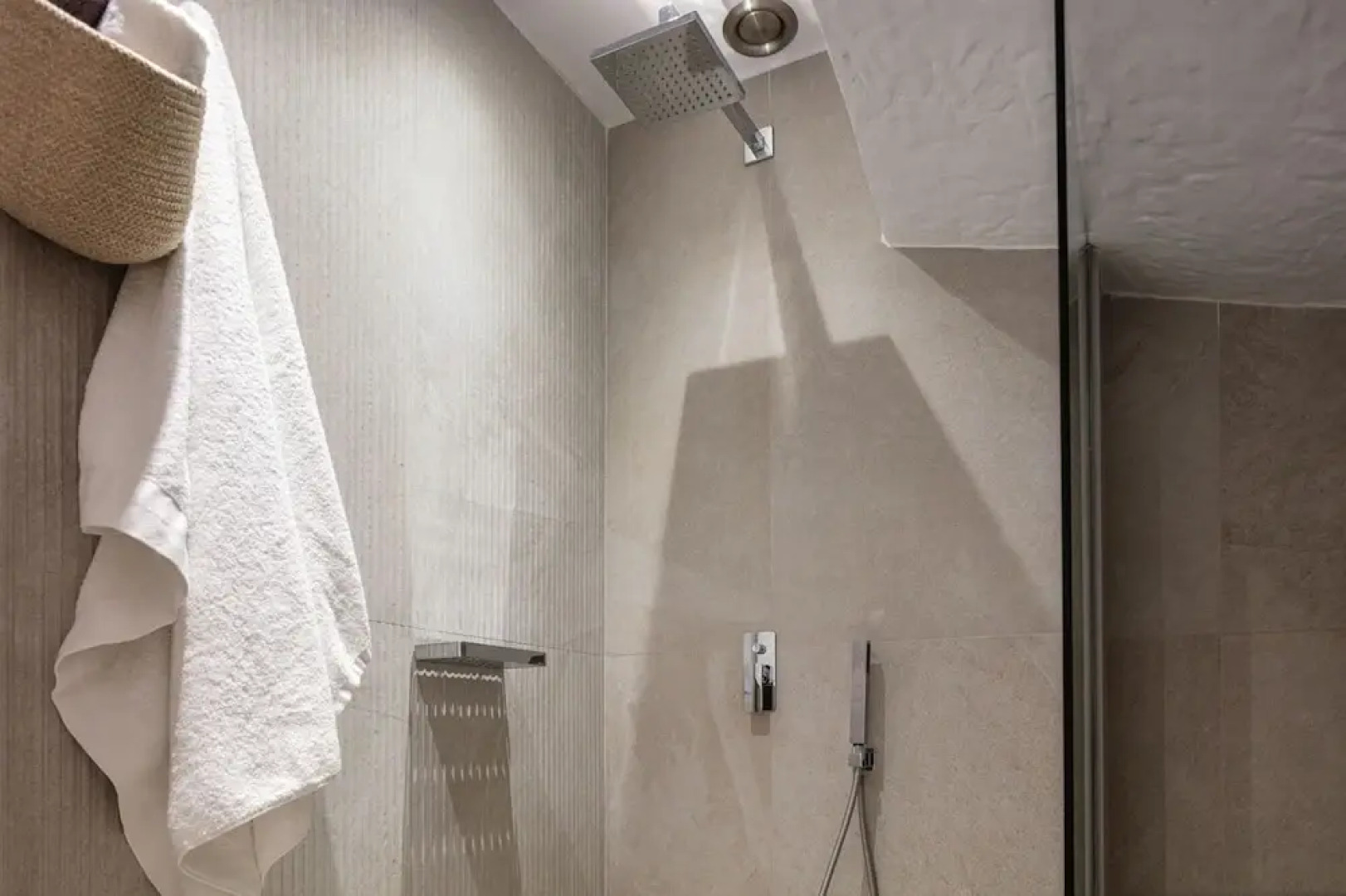 Akonizia Luxury House - With Private Swimming Pool