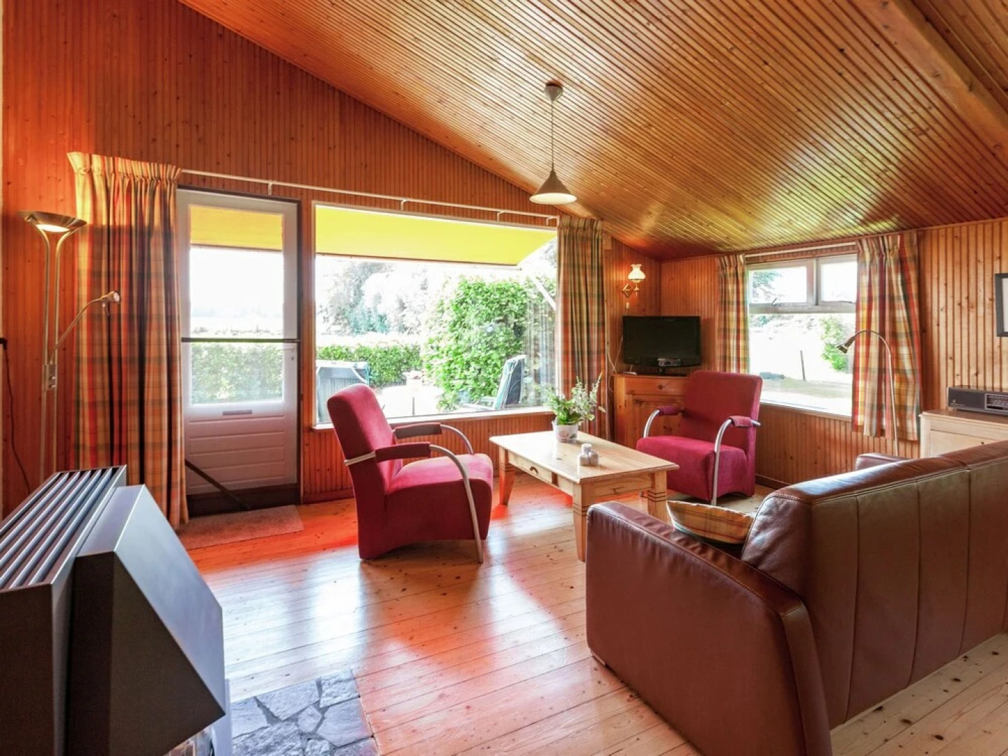 Calm Holiday Home in Burgh-Haamstede Zealand with Garden