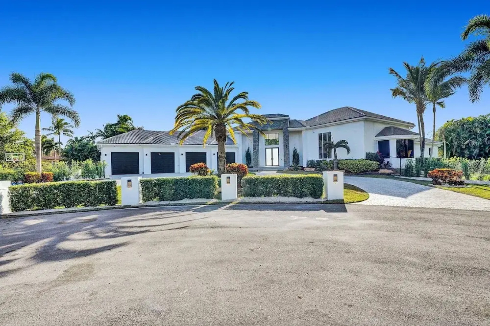 Sophia's Luxury Compound Resort w/ Heated Pool!