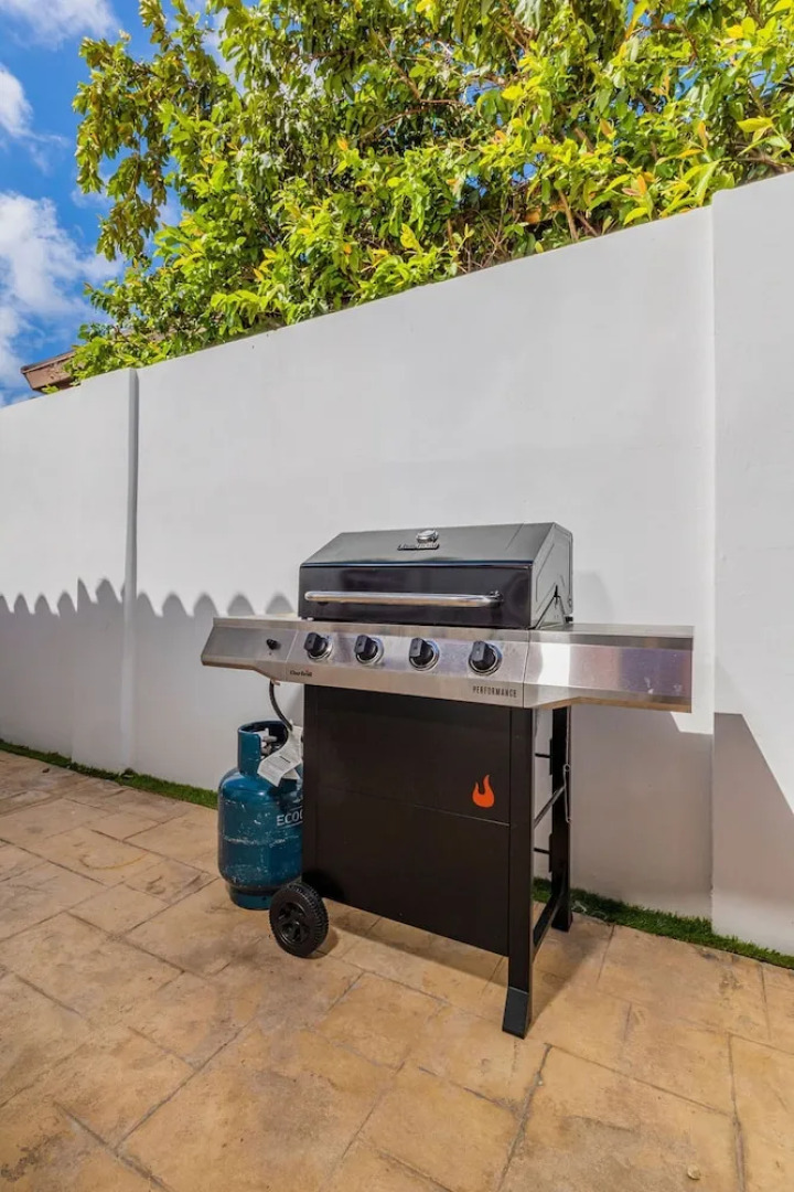 Remodeled 3br2ba Cozy Central Private Pool