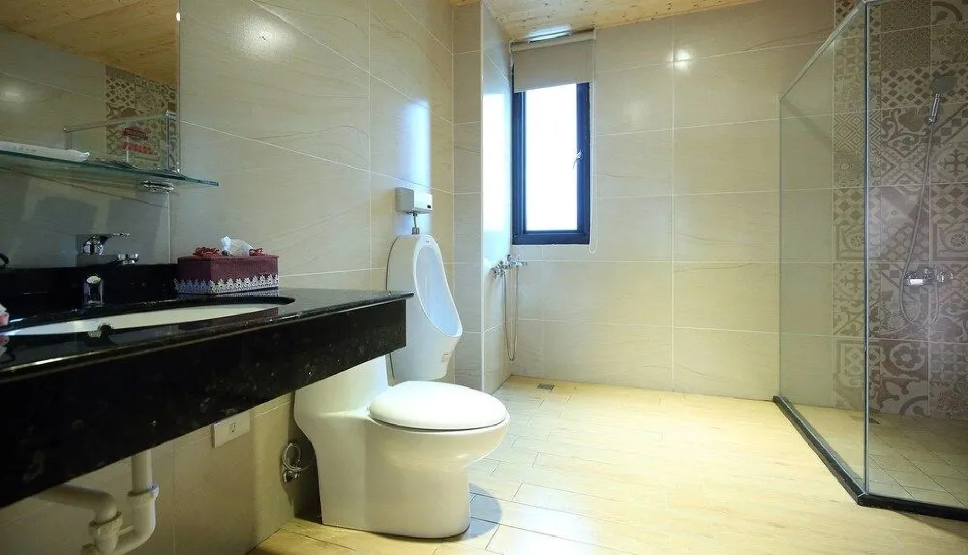 Textile Girl Romantic Homestay