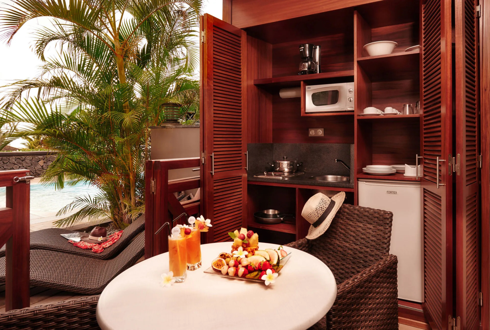 Iloha Seaview Hotel