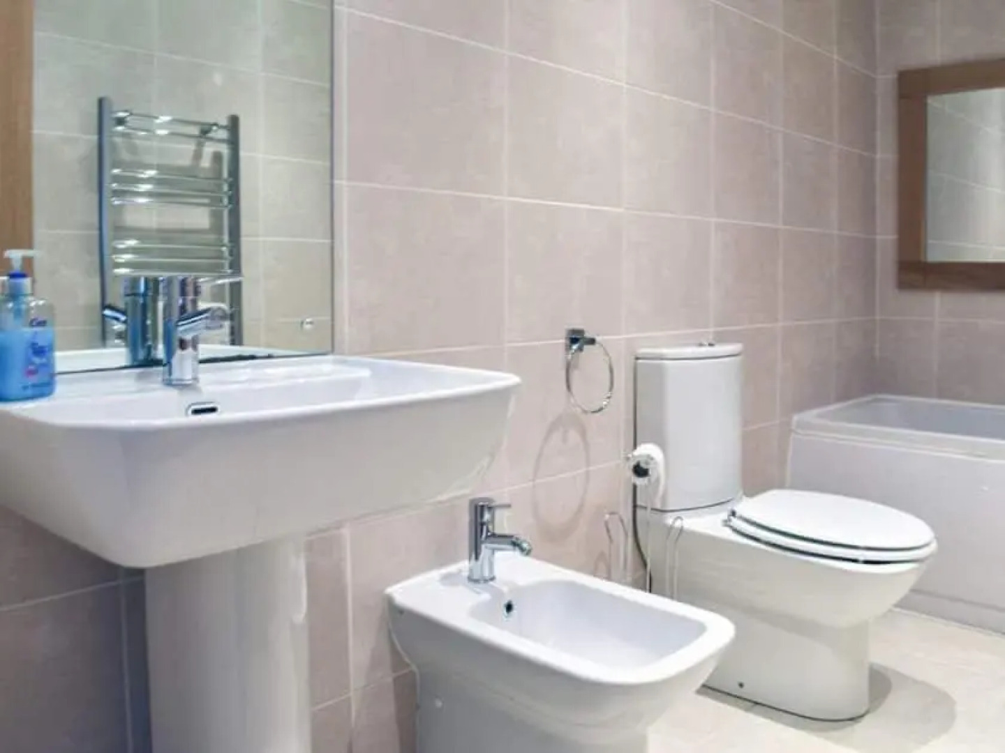 ThreeStorey Townhouse - Free parking