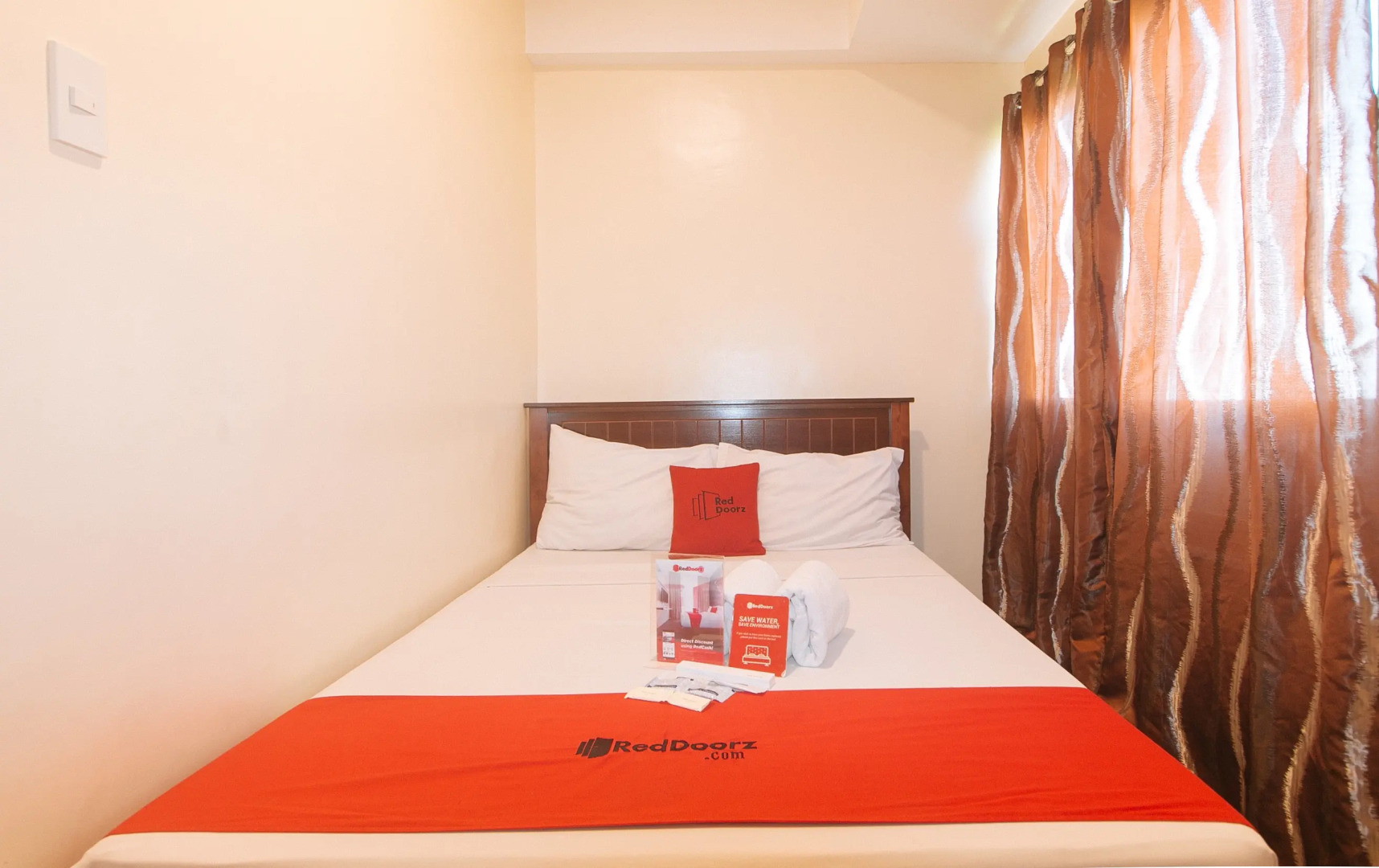 RedDoorz @ Moonwalk Paranaque