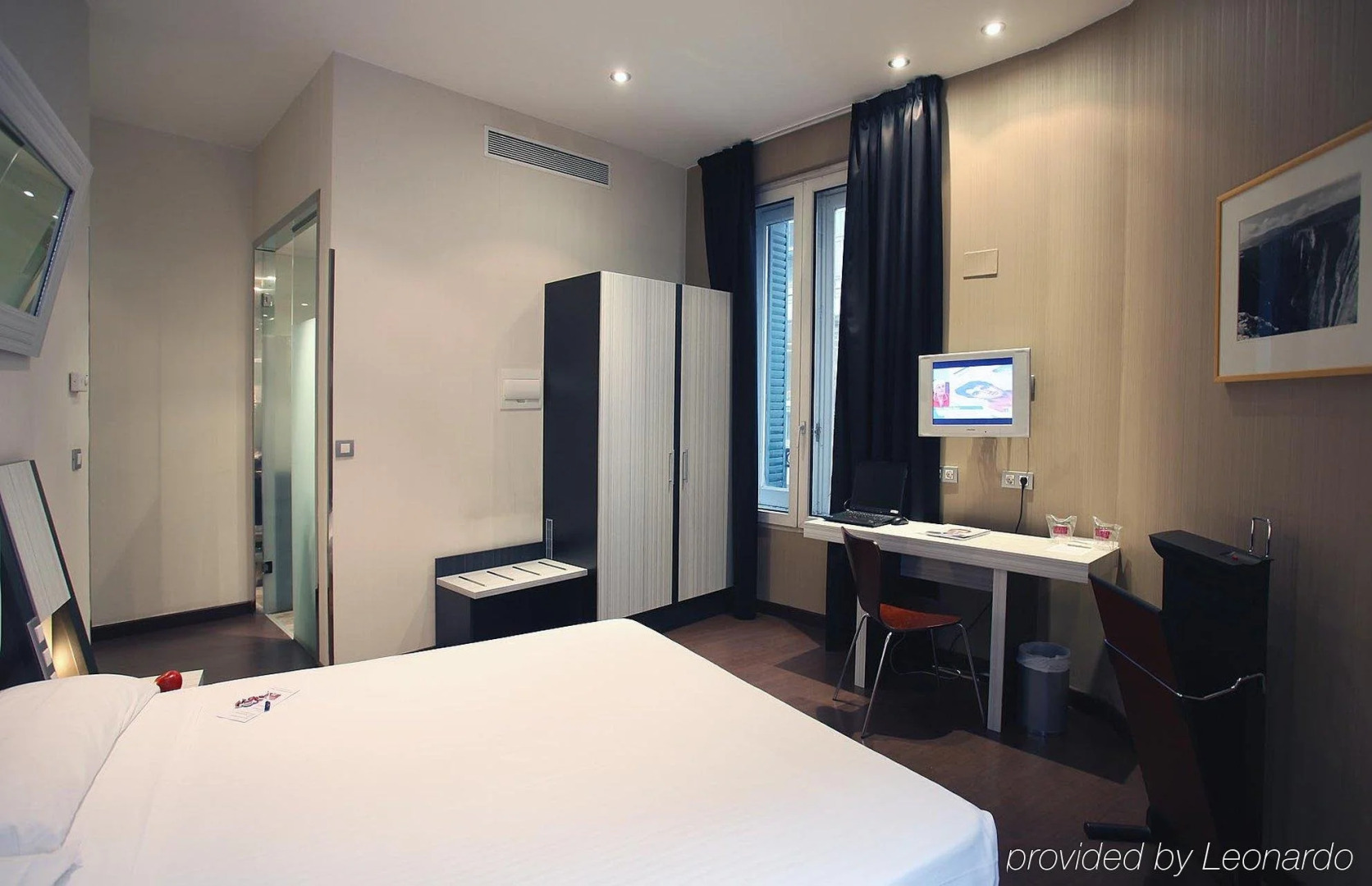 Отель Petit Palace Triball