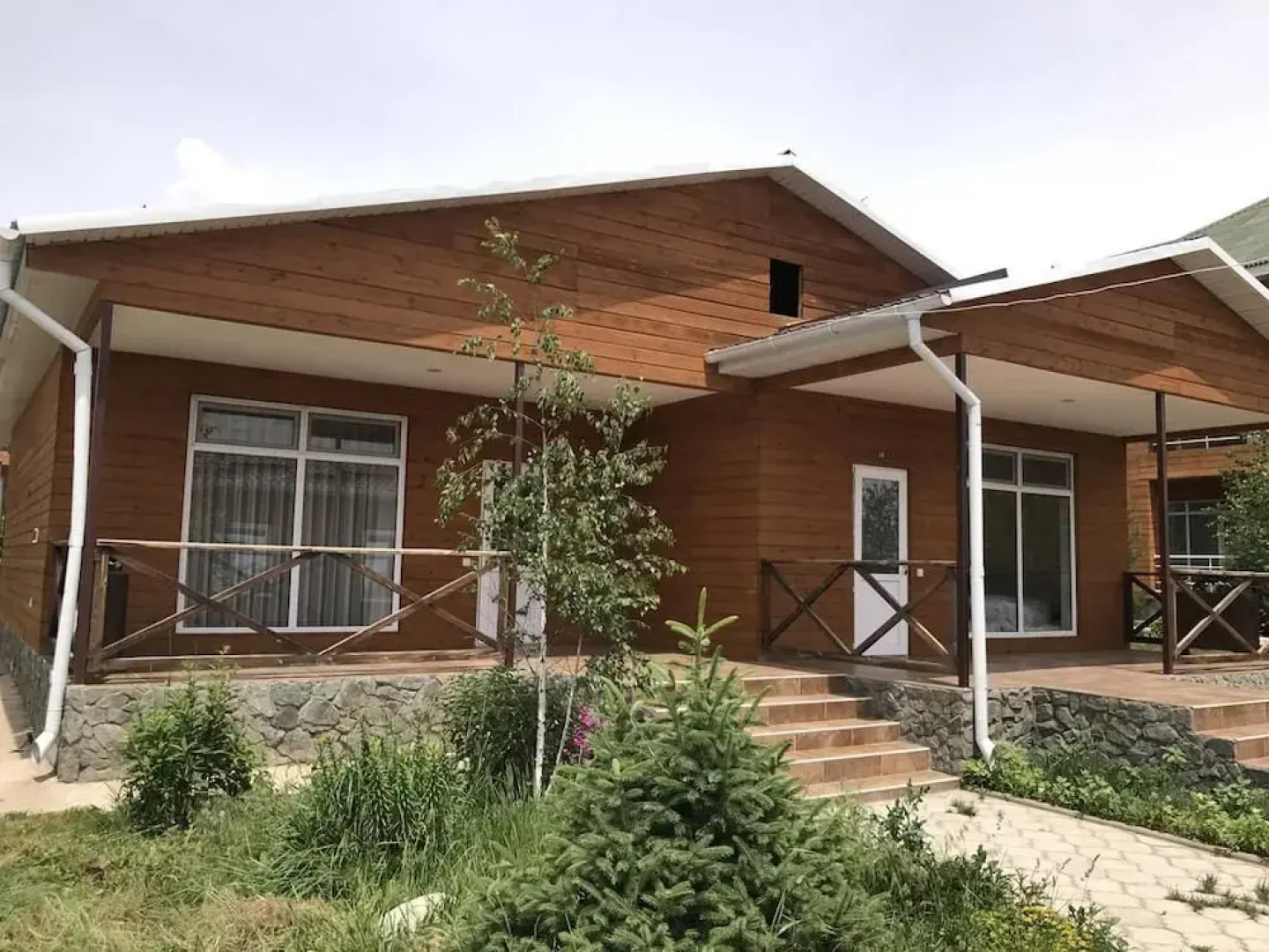 Курорт Altyn Bulak на берегу озера