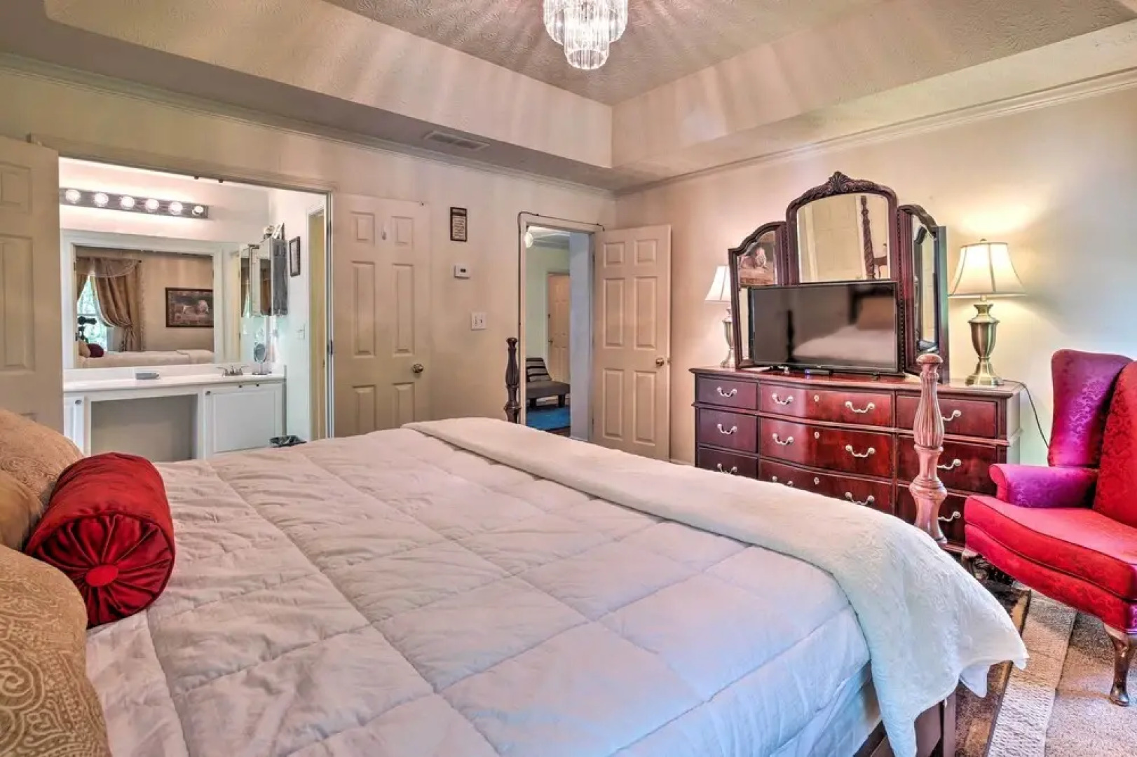 Pet-friendly Home w/ Yard ~ 15 Mi to Atlanta!