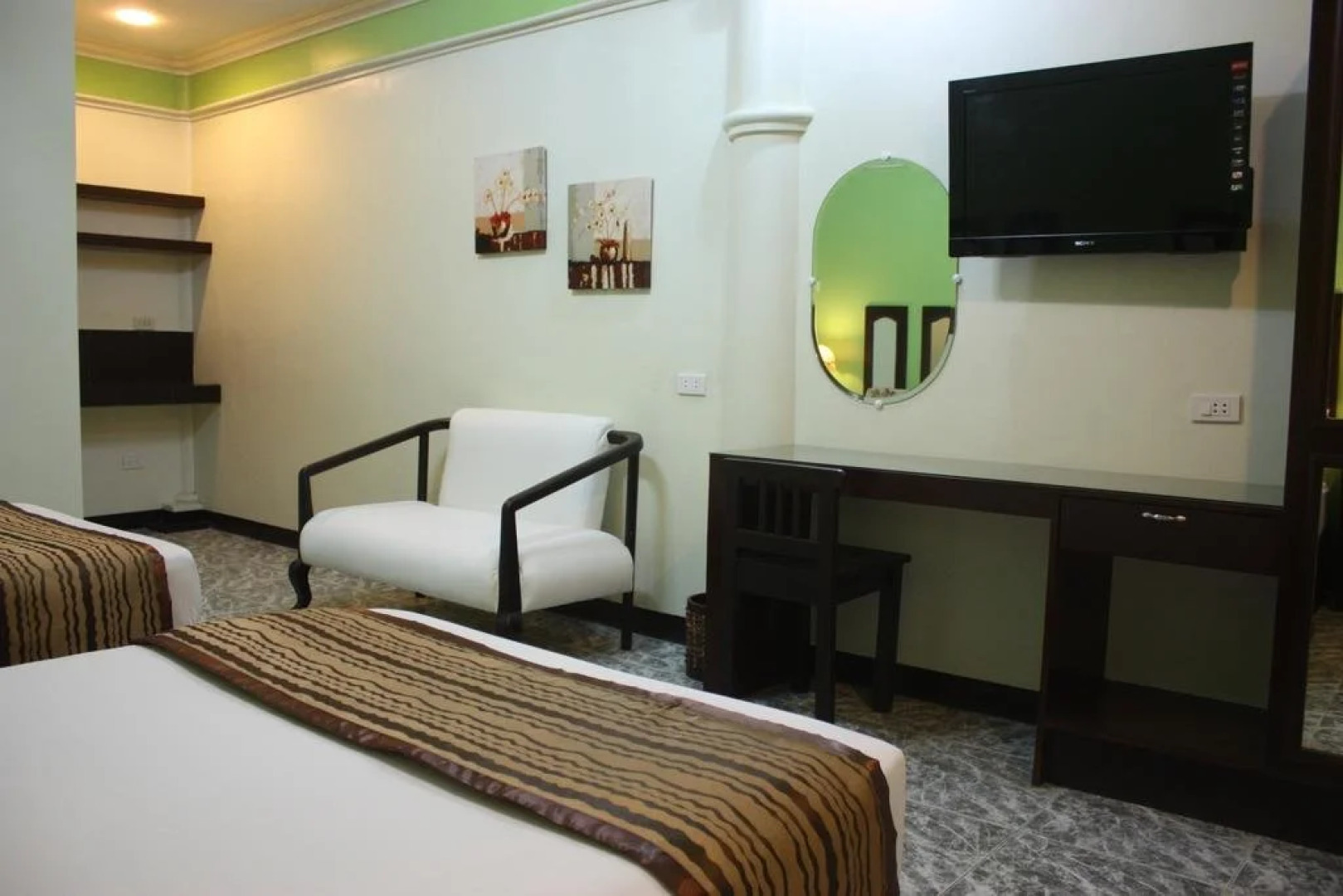 La Piscine Bed And Breakfast