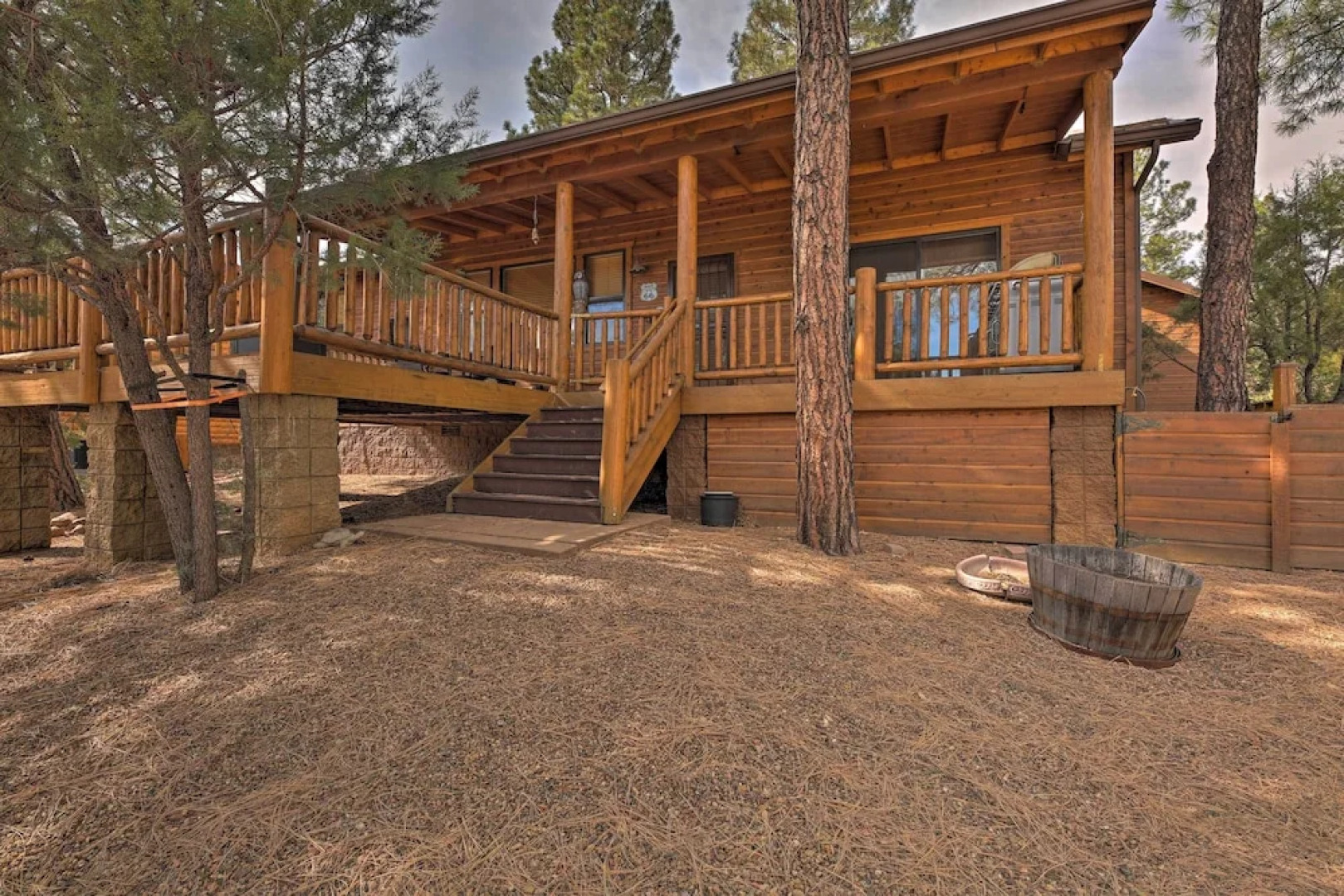 < 4 Mi to Fool Hollow Lake: Cabin w/ Tranquil Deck