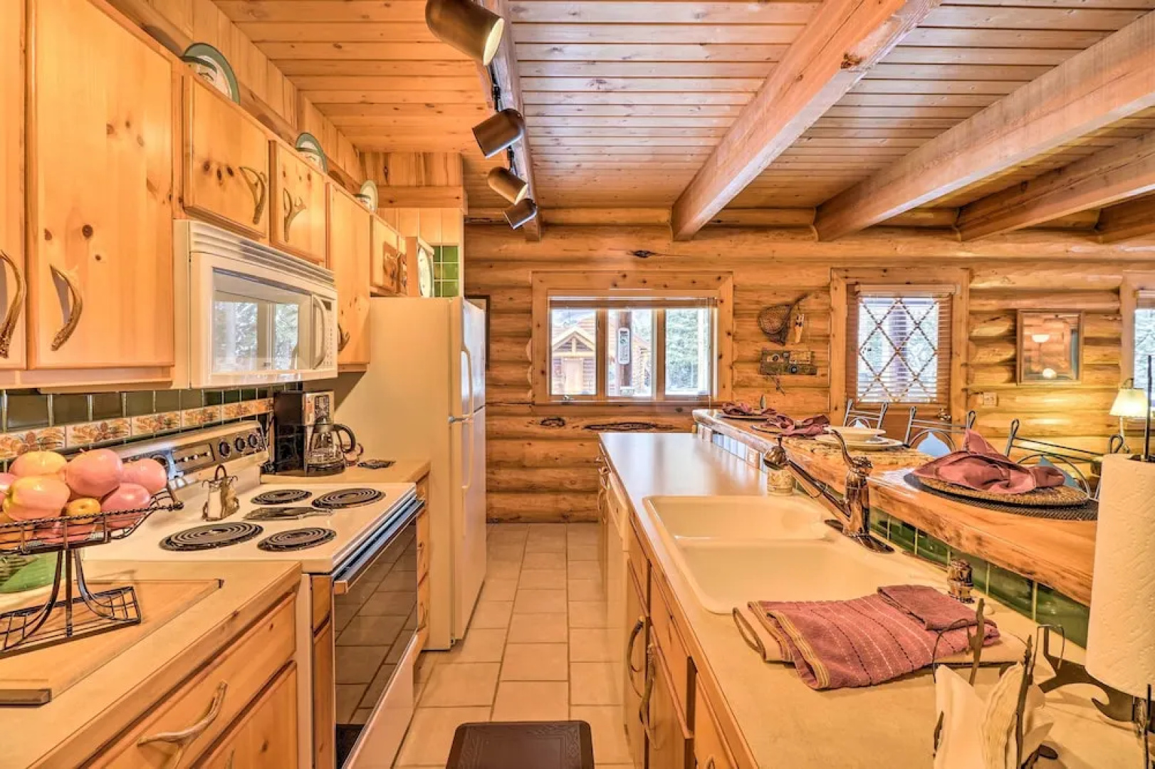 Cozy Glacier Park Log Cabin - 'best in the West!'
