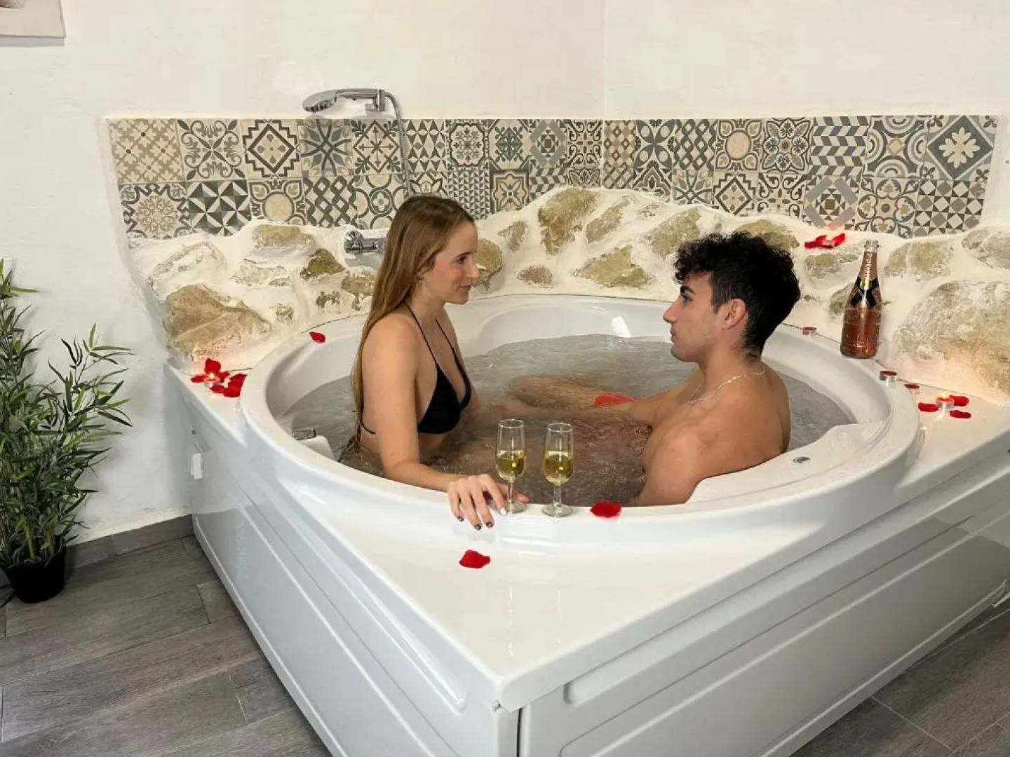 Fortress Jacuzzi Suites