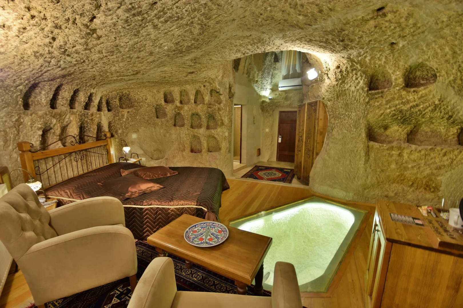 Harman Cave Hotel