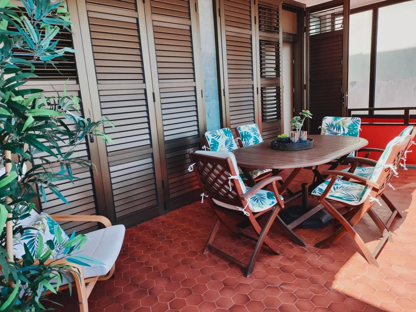 Front line beach with fantastic terrace.