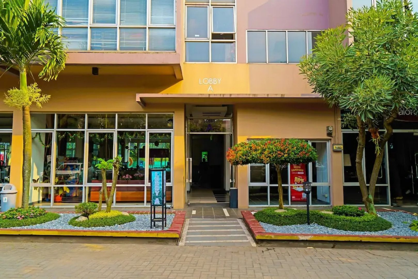 OYO Life 92774 The Edge Apartment By My Home