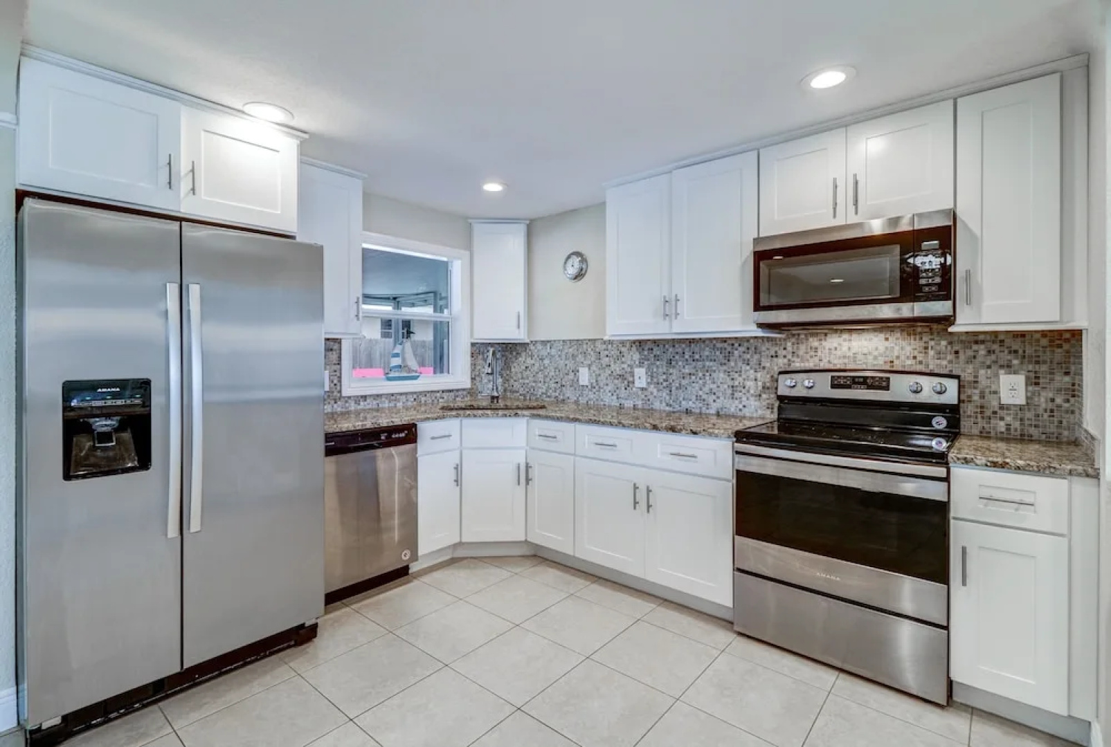 New Listing! Spacious Haven W/ Pool & Hot Tub 5 Bedroom Home