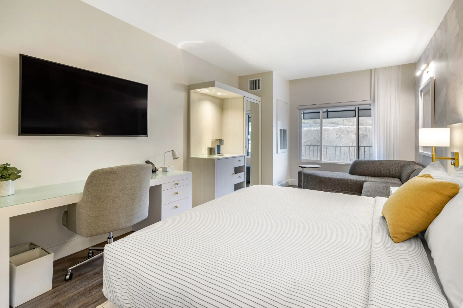 Cambria Hotel & Suites Plymouth