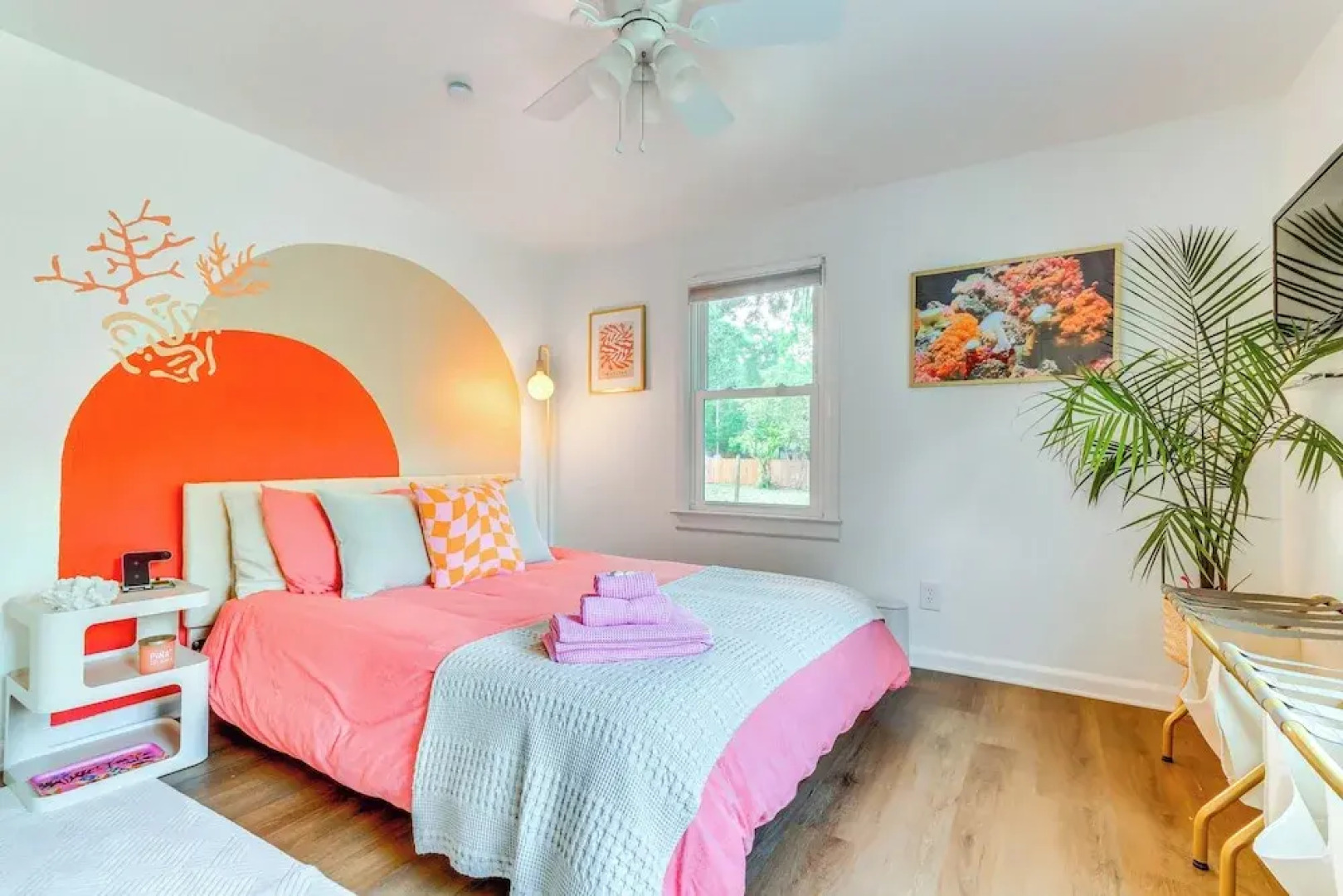 Retro-tropical Pensacola Home - 3 Mi to Downtown!