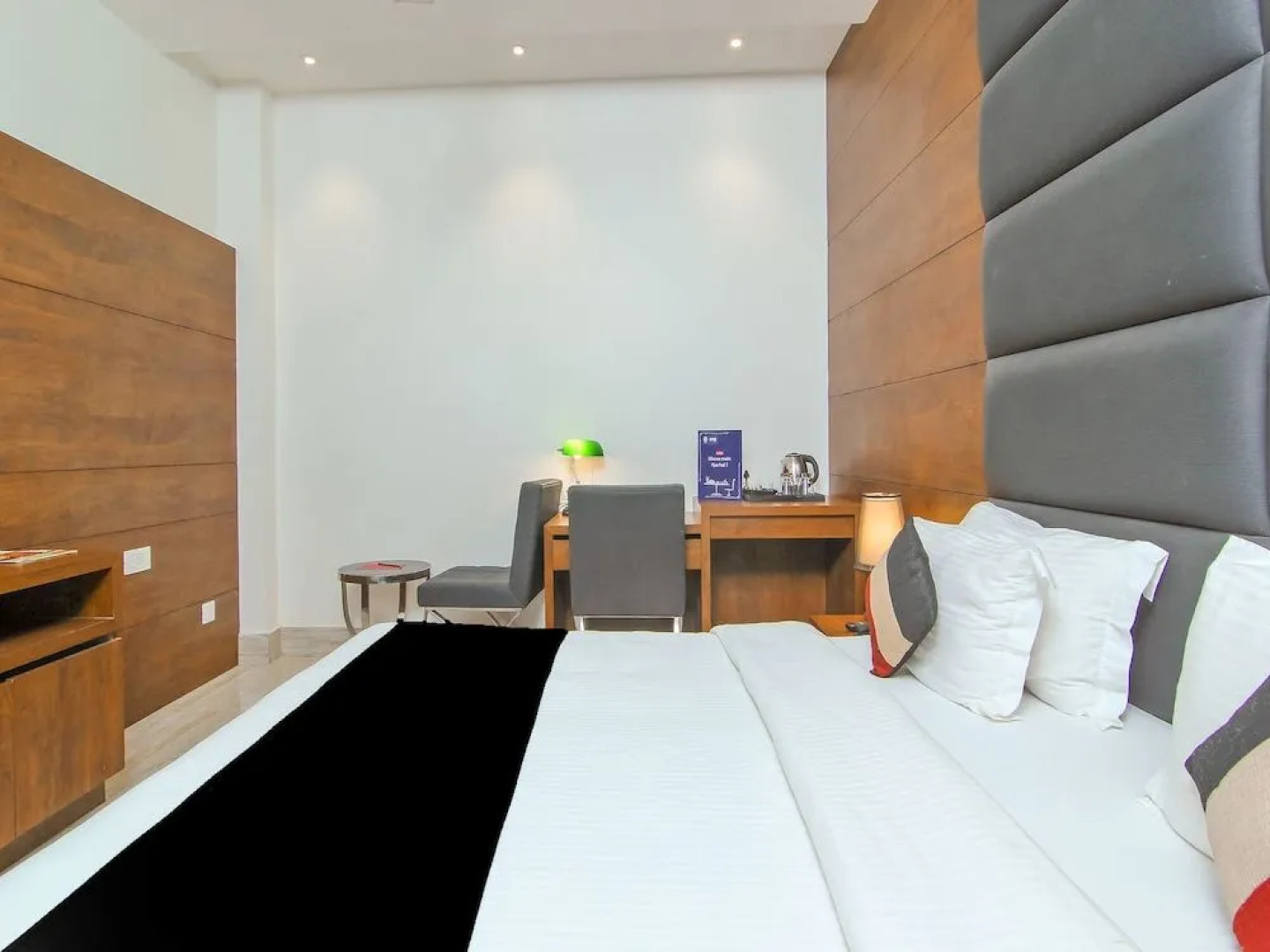 Capital O 28615 Hotel Crossroad