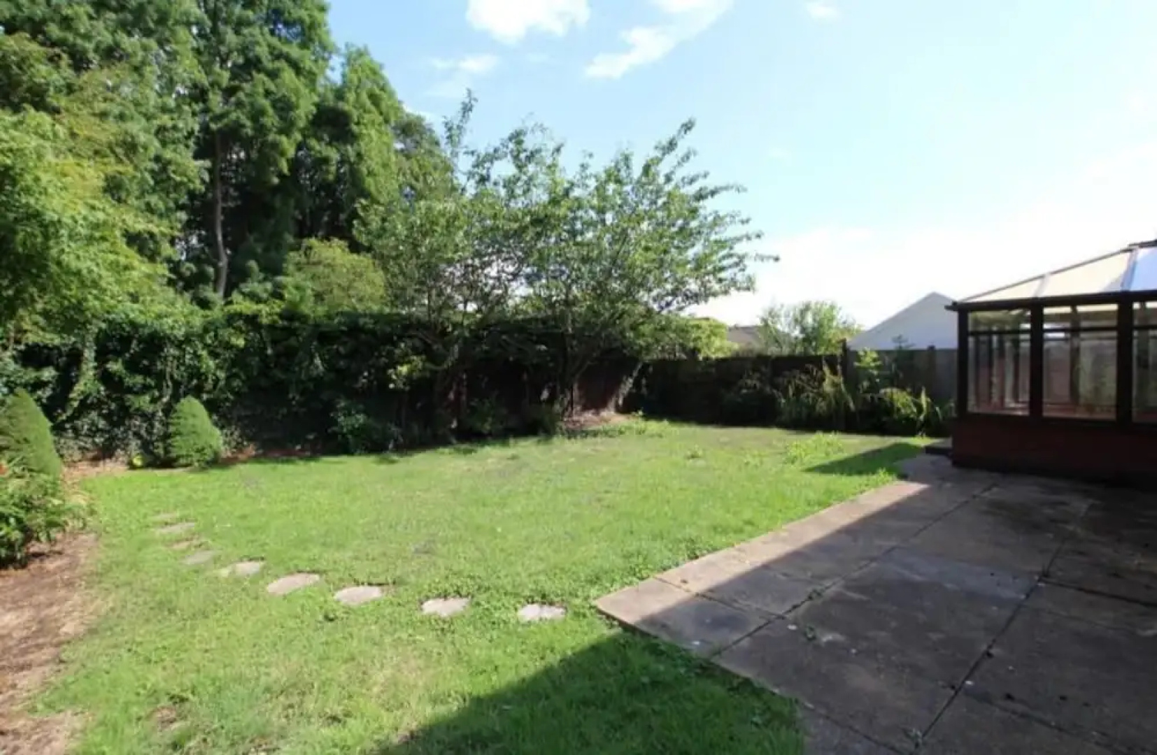 Bright and Spacious Holiday Home in Bradley Stoke