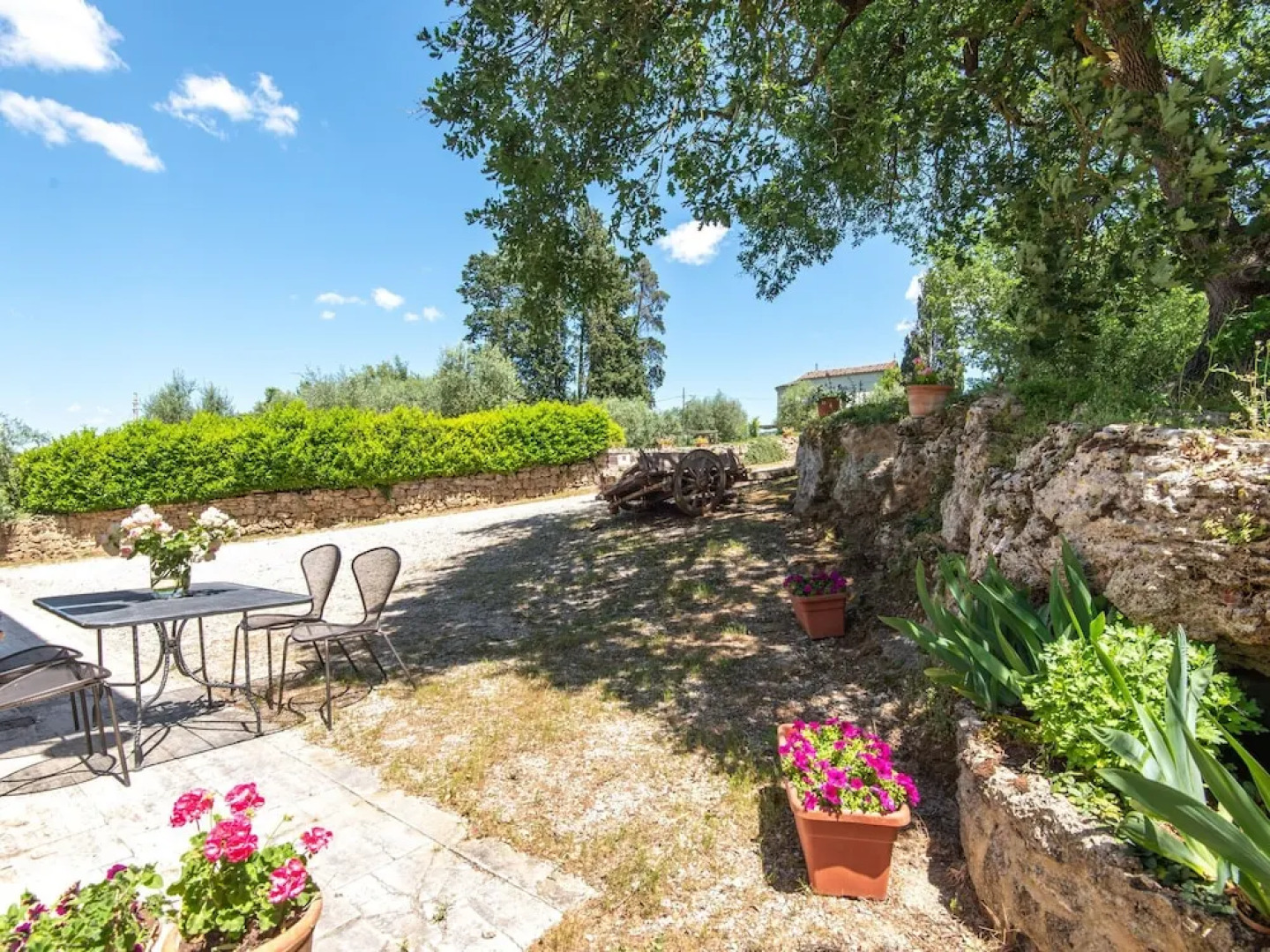 Secluded Apartment in Rapolano Terme with Garden
