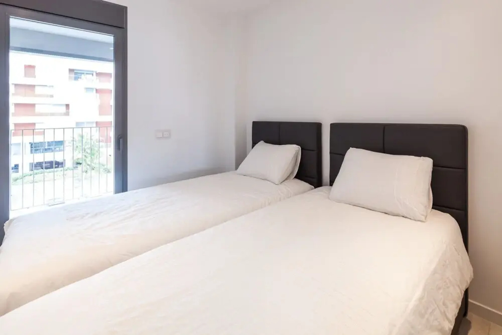 5 Star 3 Bedroom Apartment White Angel