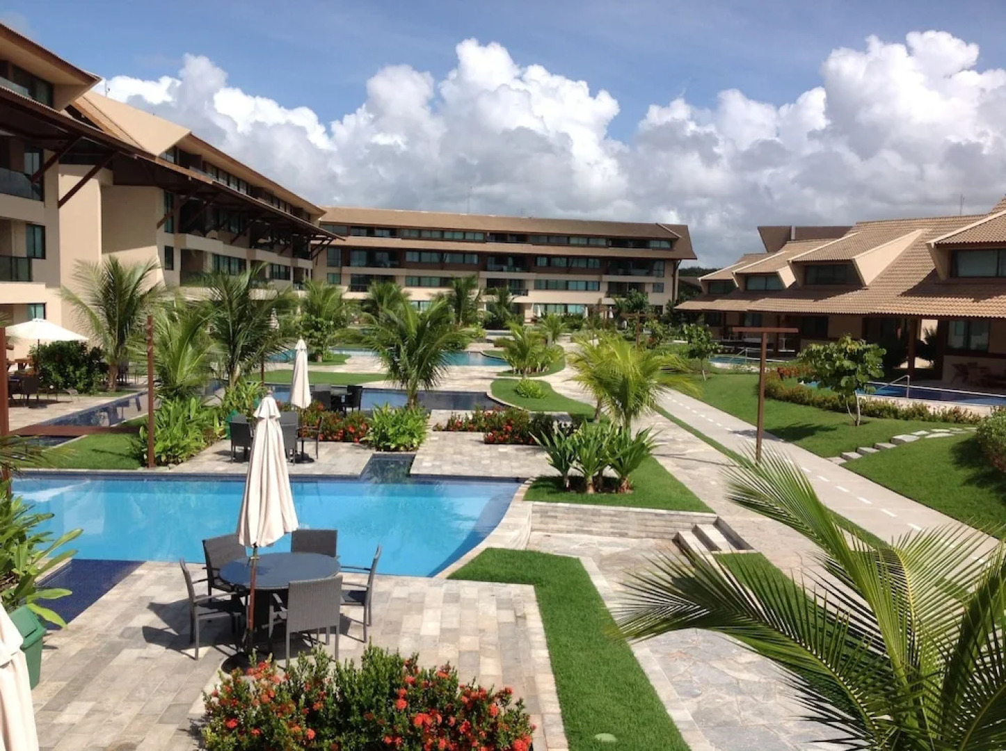 Flat Nui Supreme Beach Living