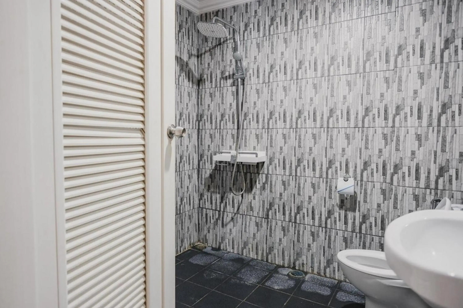 RedDoorz Plus near Pelabuhan Merak