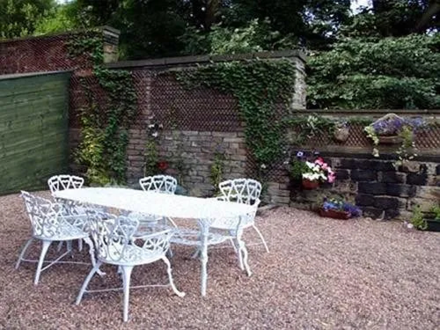 Elm Crest Guesthouse